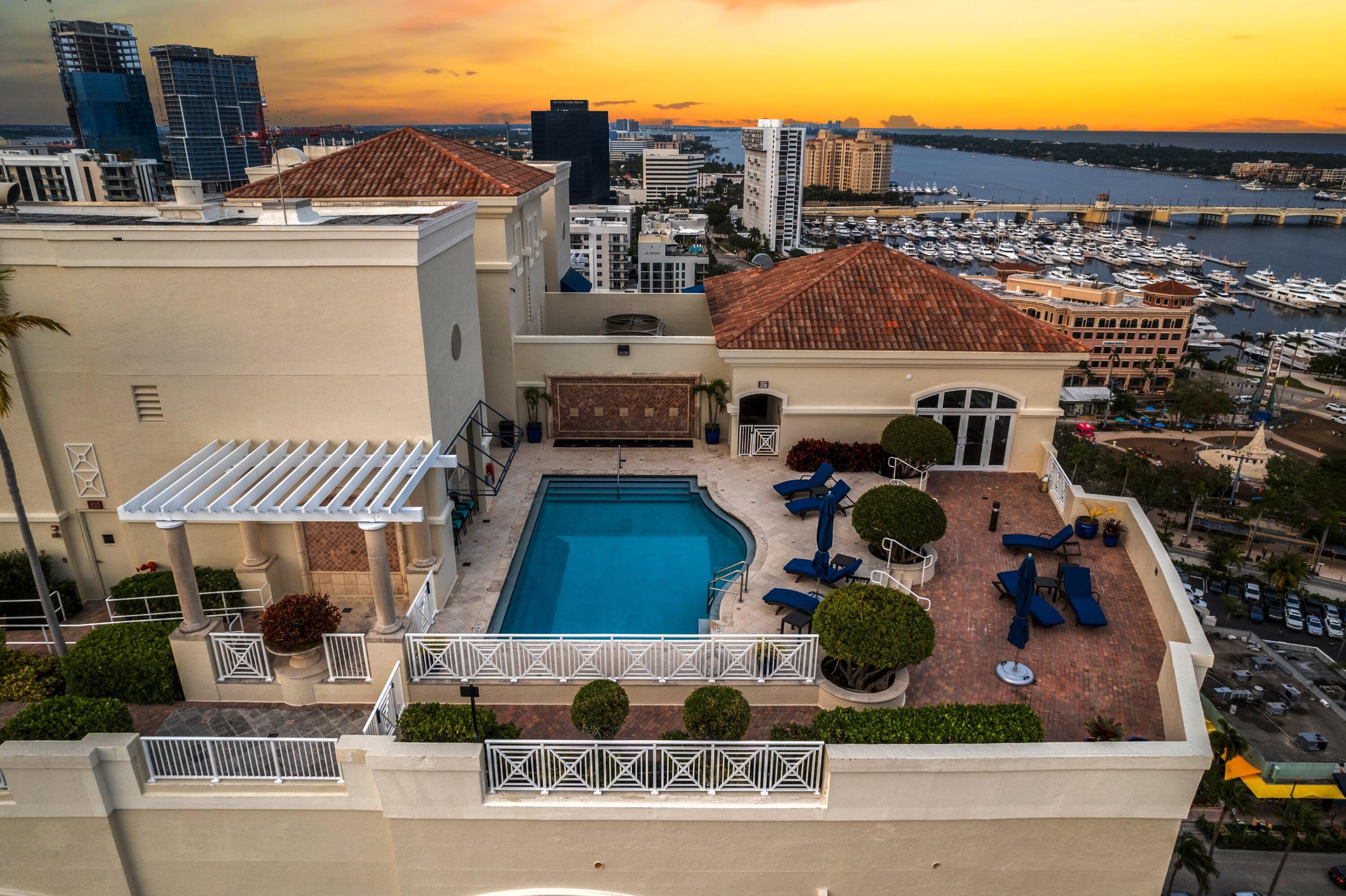 ESPLANADE GRANDE CONDO - Residential