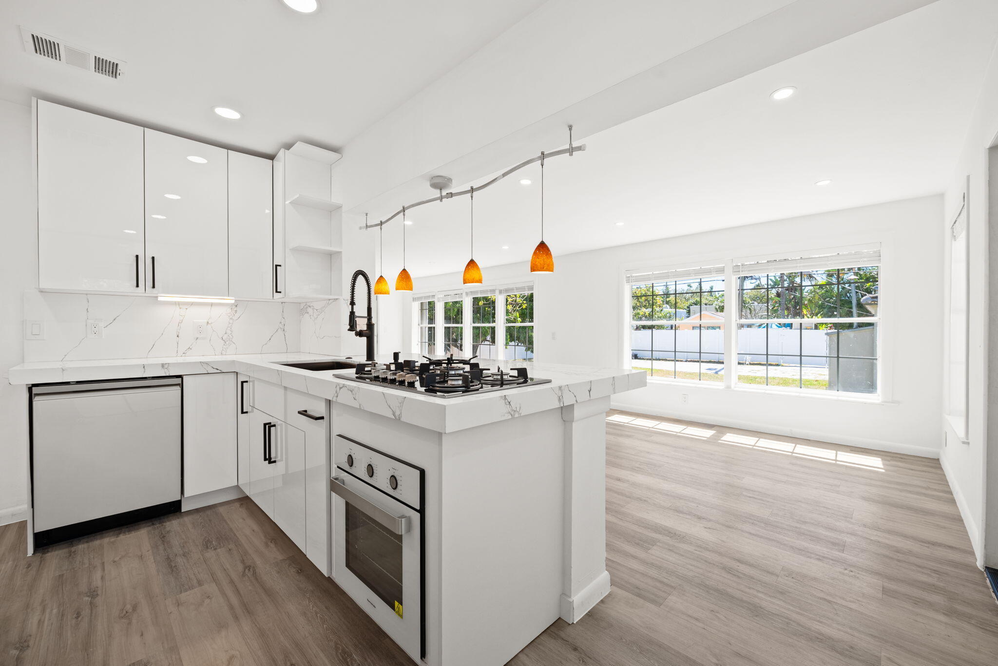 HOLLYWOOD - Residential