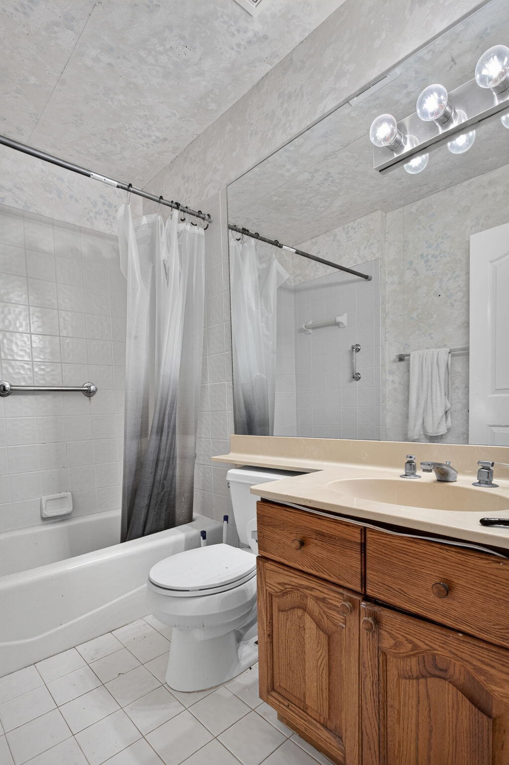 PALM-AIRE OAKS COURSE ESTATES - Residential