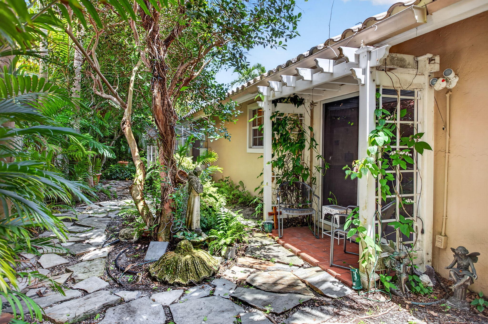 PALM-AIRE OAKS COURSE ESTATES - Residential