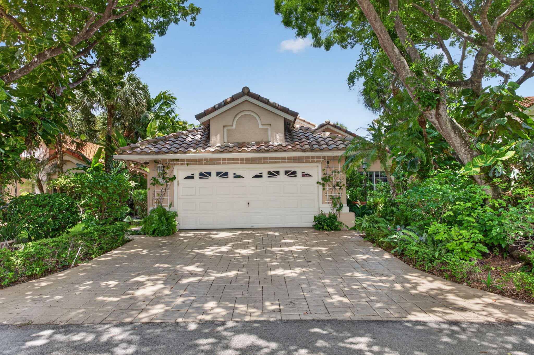 PALM-AIRE OAKS COURSE ESTATES - Residential