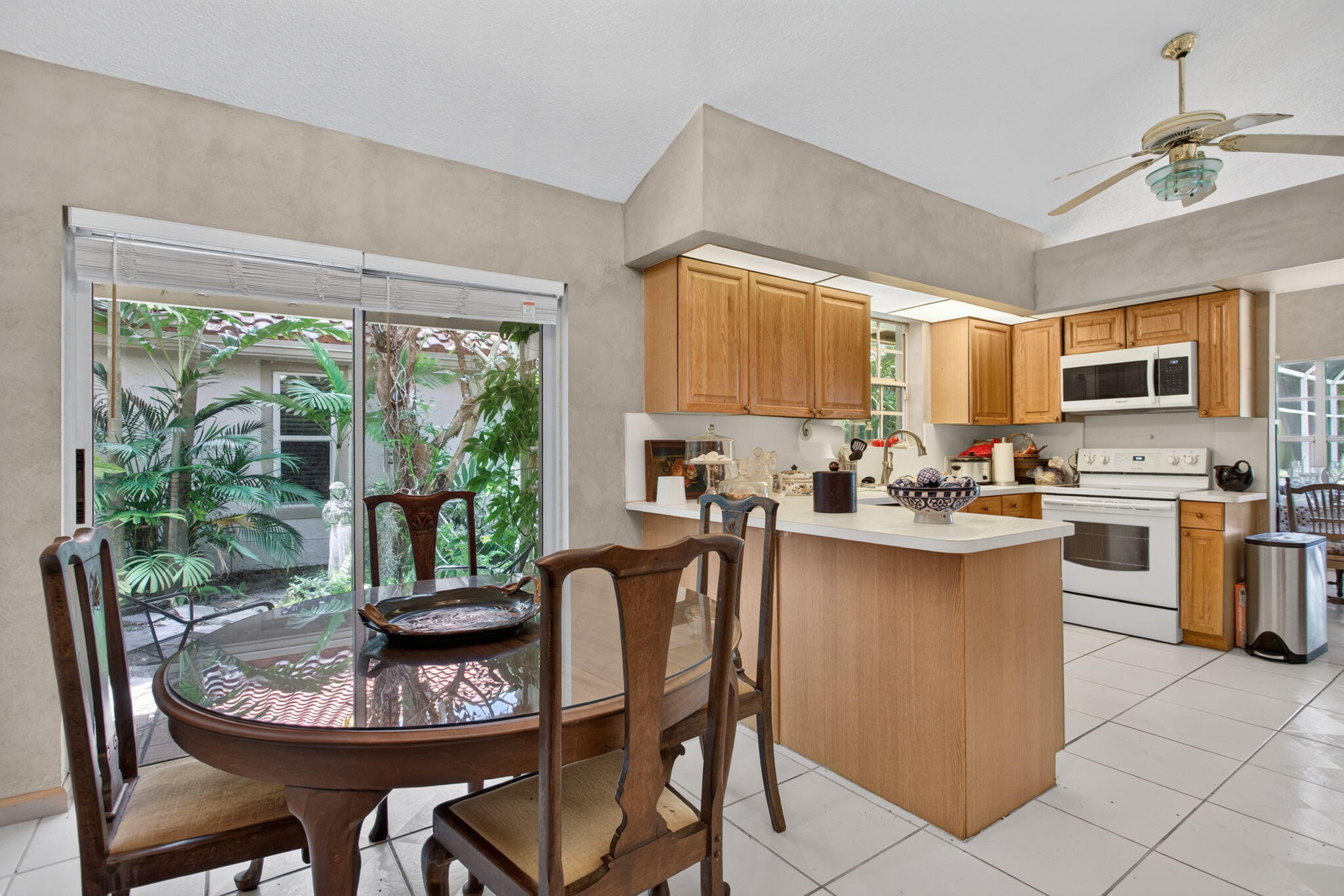 PALM-AIRE OAKS COURSE ESTATES - Residential