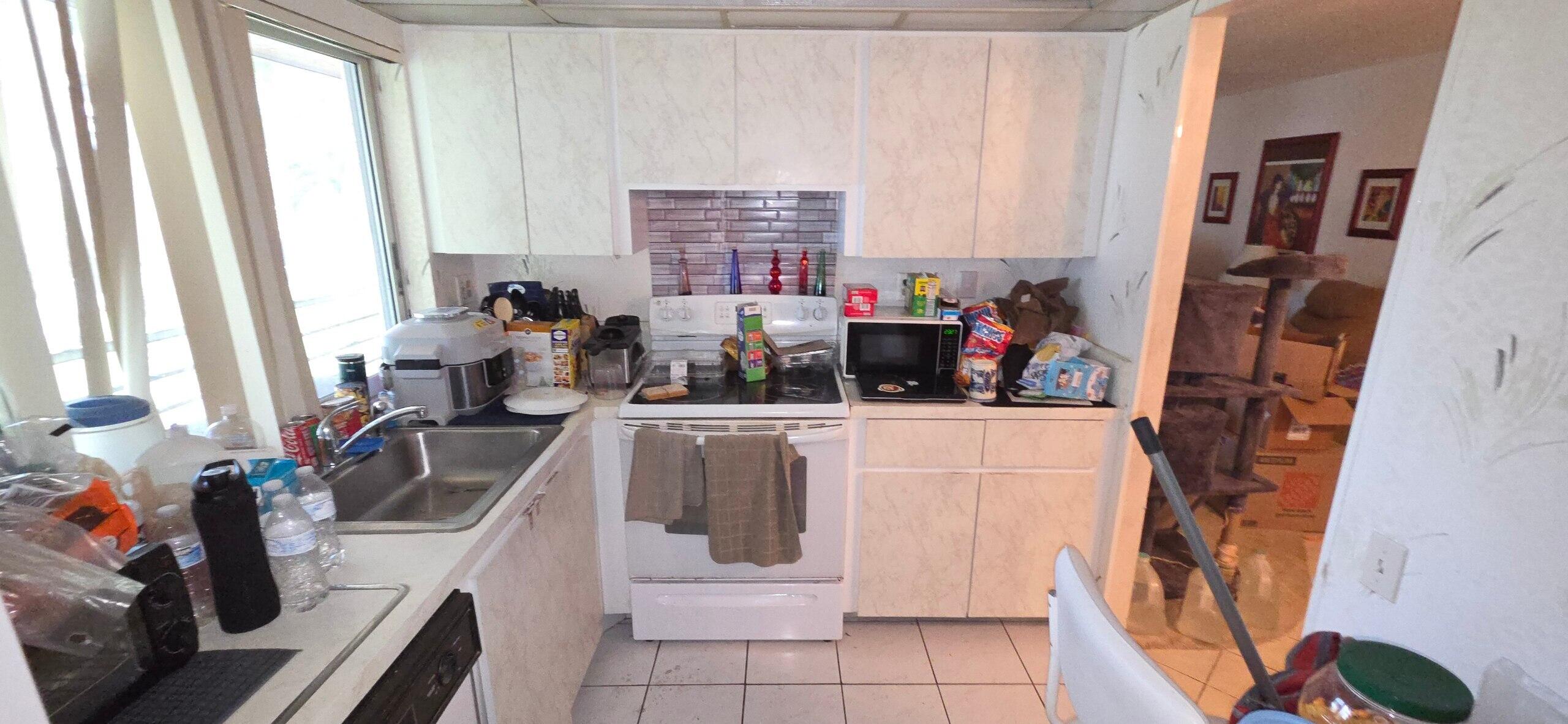 LIME BAY CONDOMINIUM 8 - Residential
