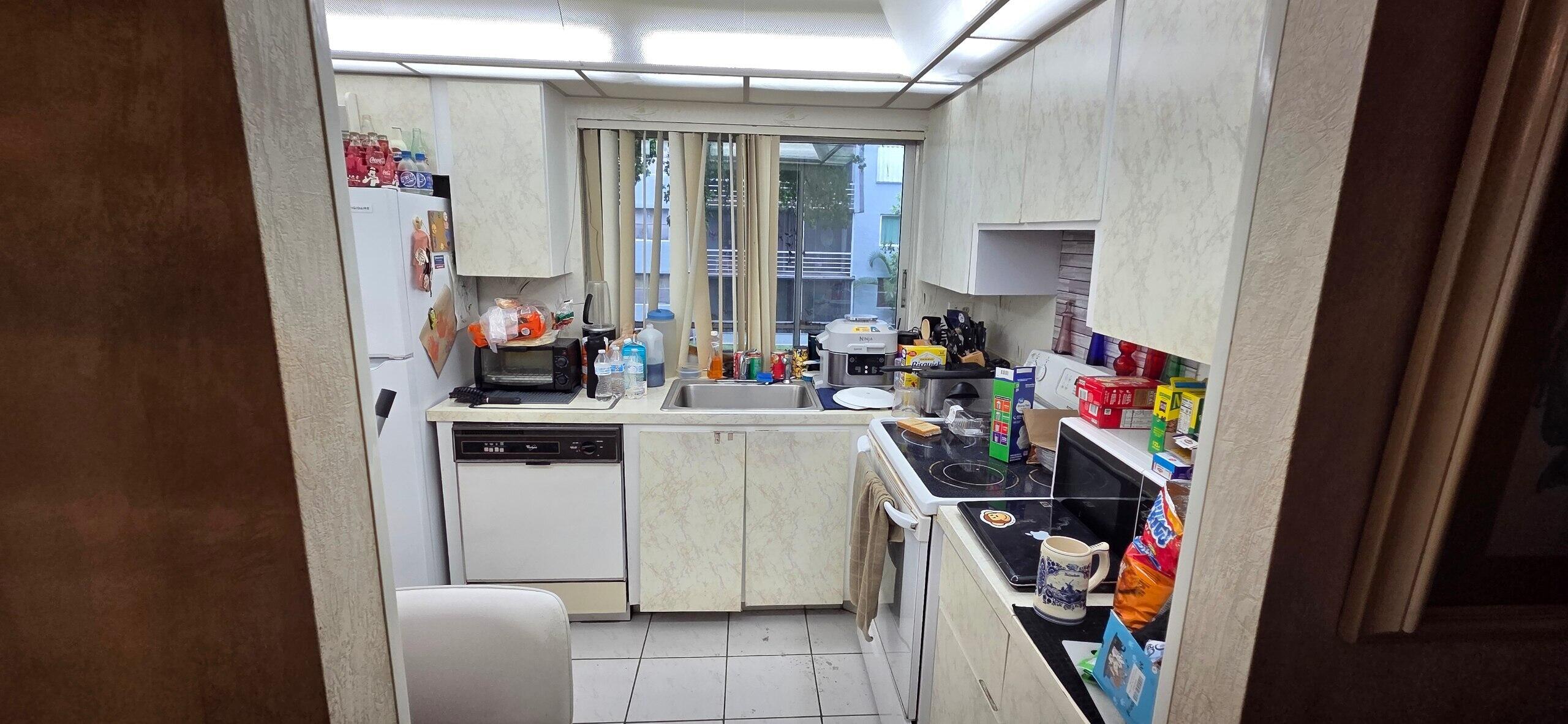 LIME BAY CONDOMINIUM 8 - Residential