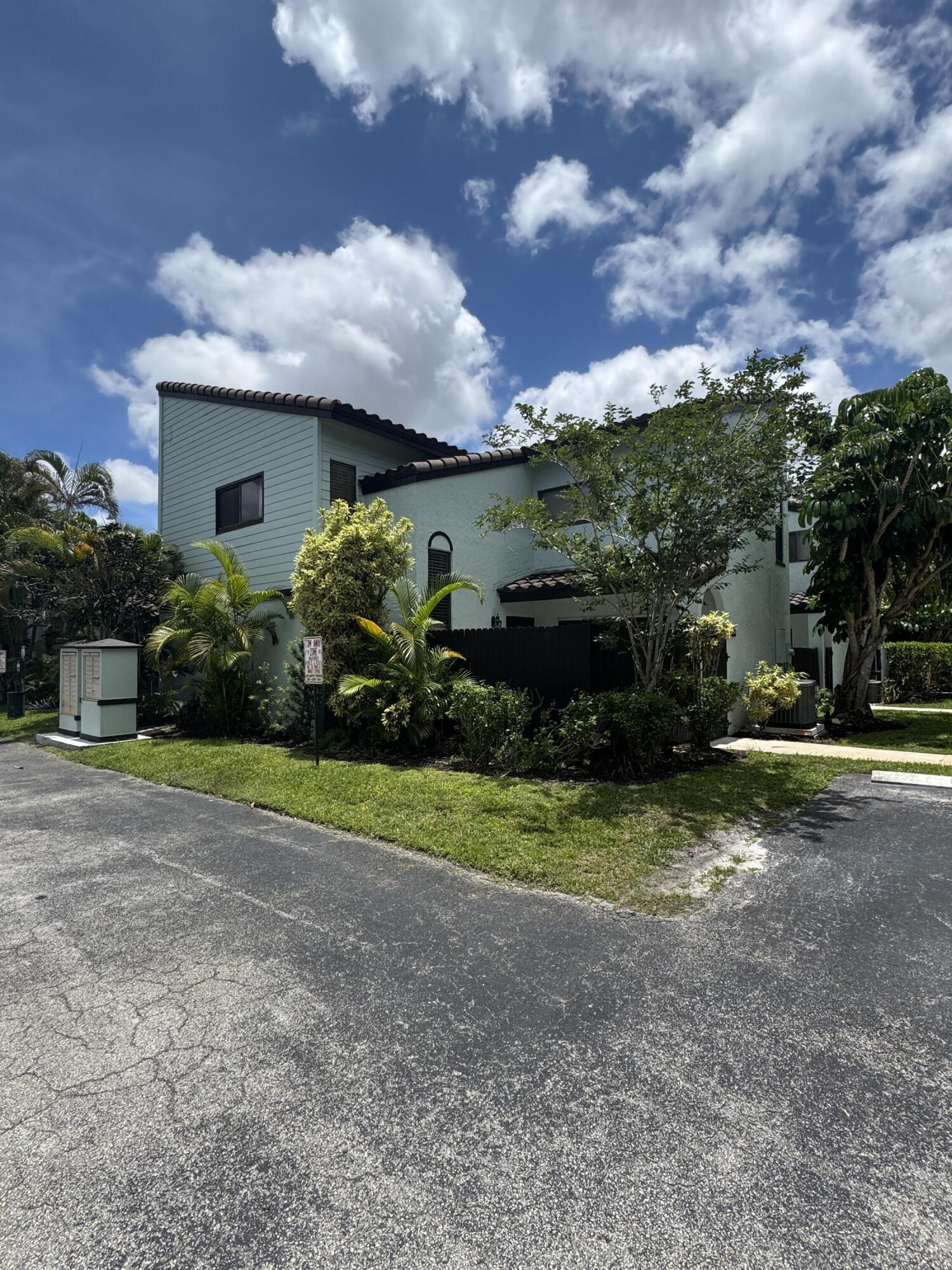 PINEAPPLE WALK 1 - Residential