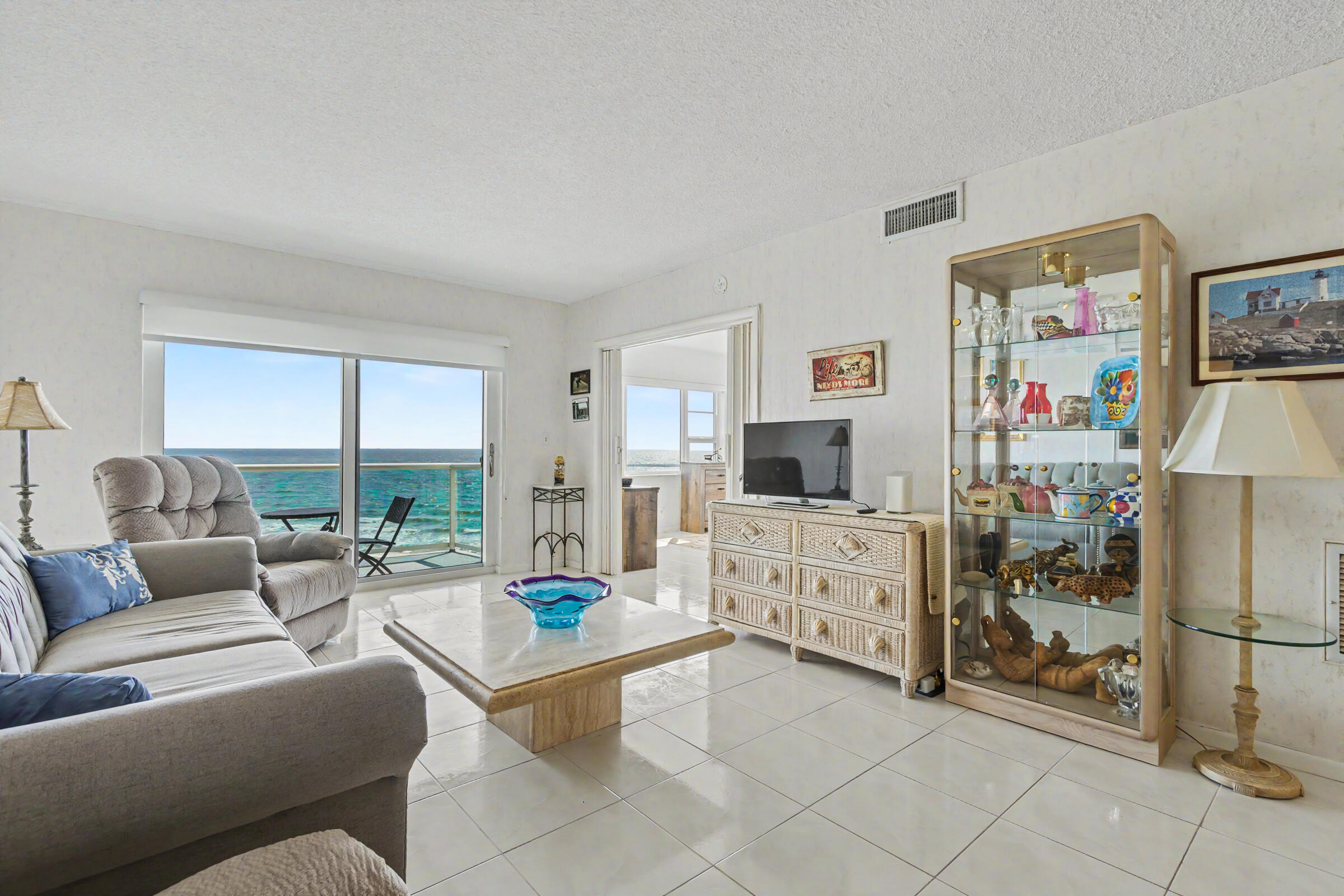 STARLIGHT TOWERS CONDO - Residential