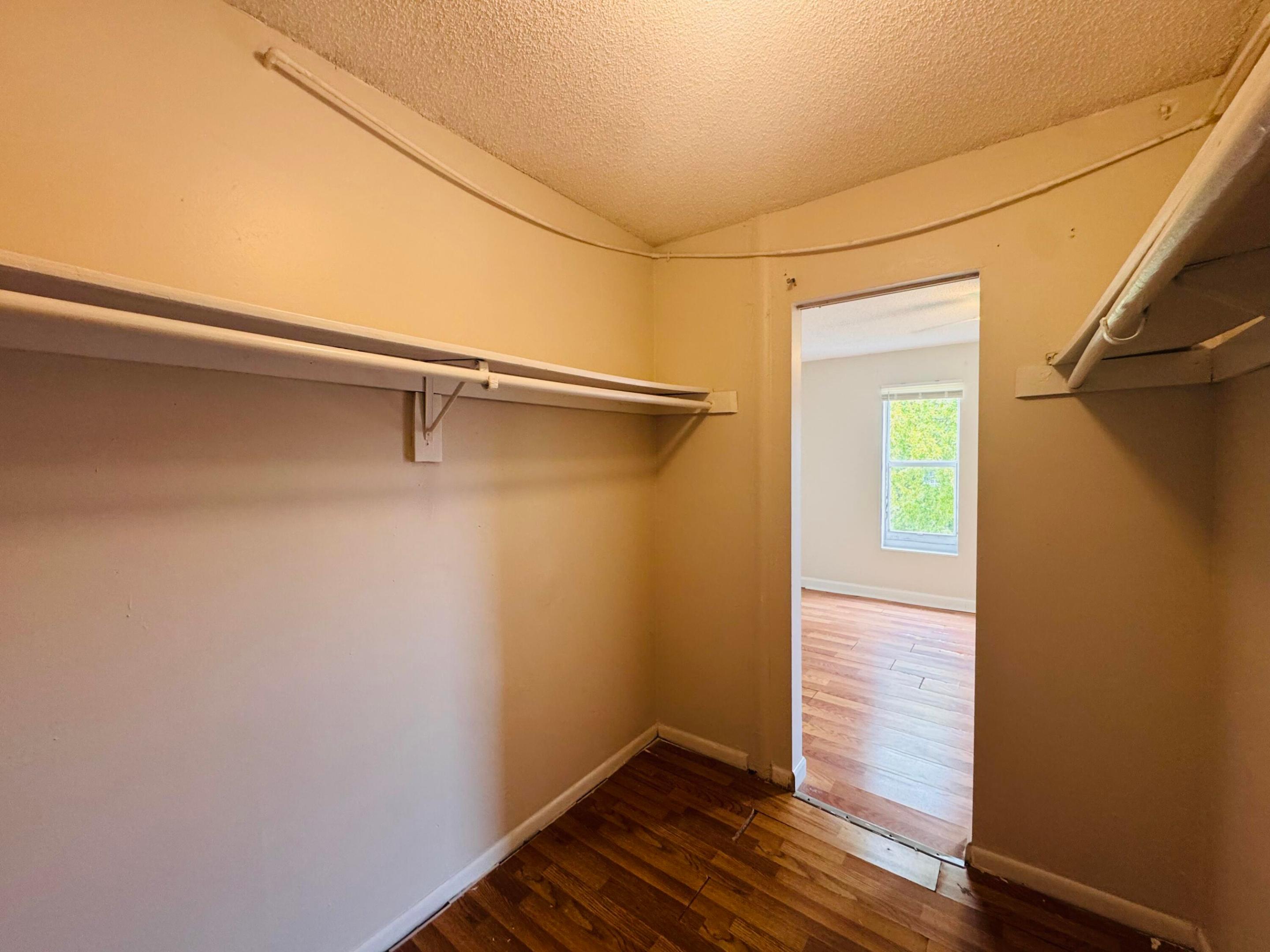 BROOKFIELD SQUARE CONDO - Residential Lease