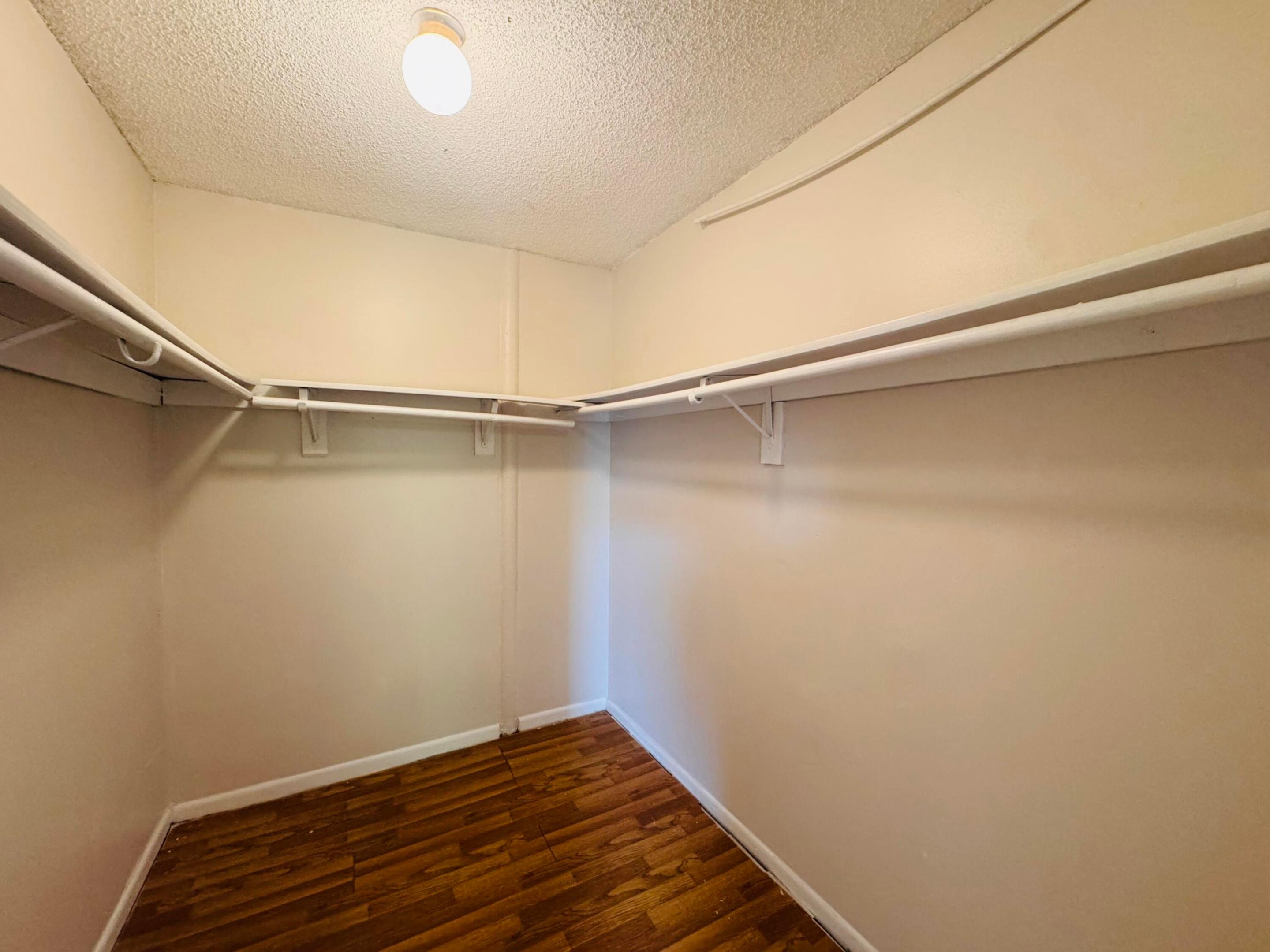 BROOKFIELD SQUARE CONDO - Residential Lease