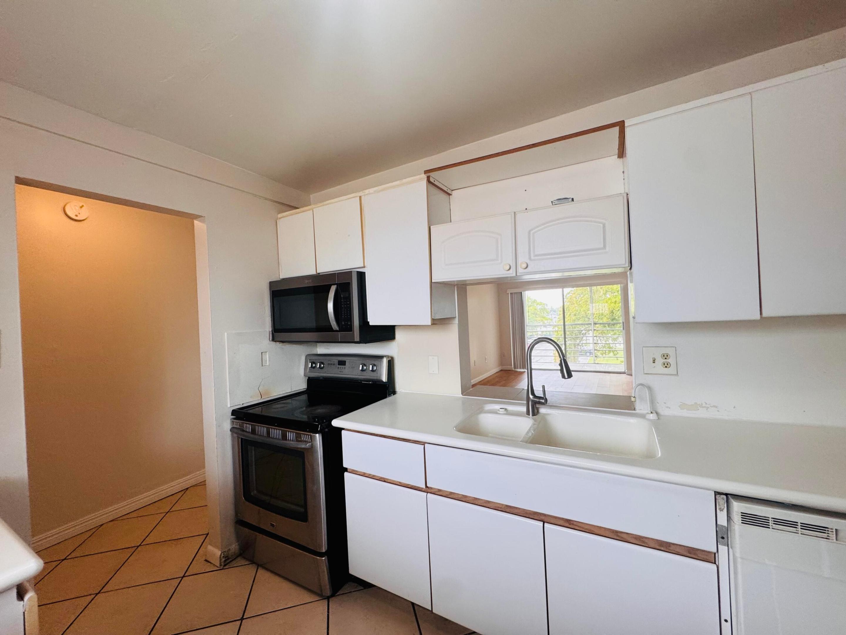 BROOKFIELD SQUARE CONDO - Residential Lease