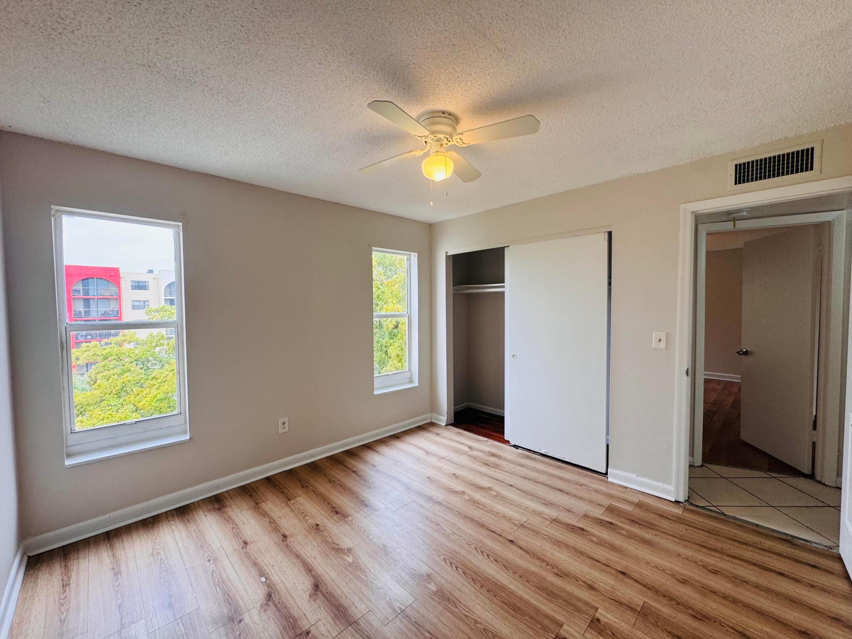 BROOKFIELD SQUARE CONDO - Residential Lease