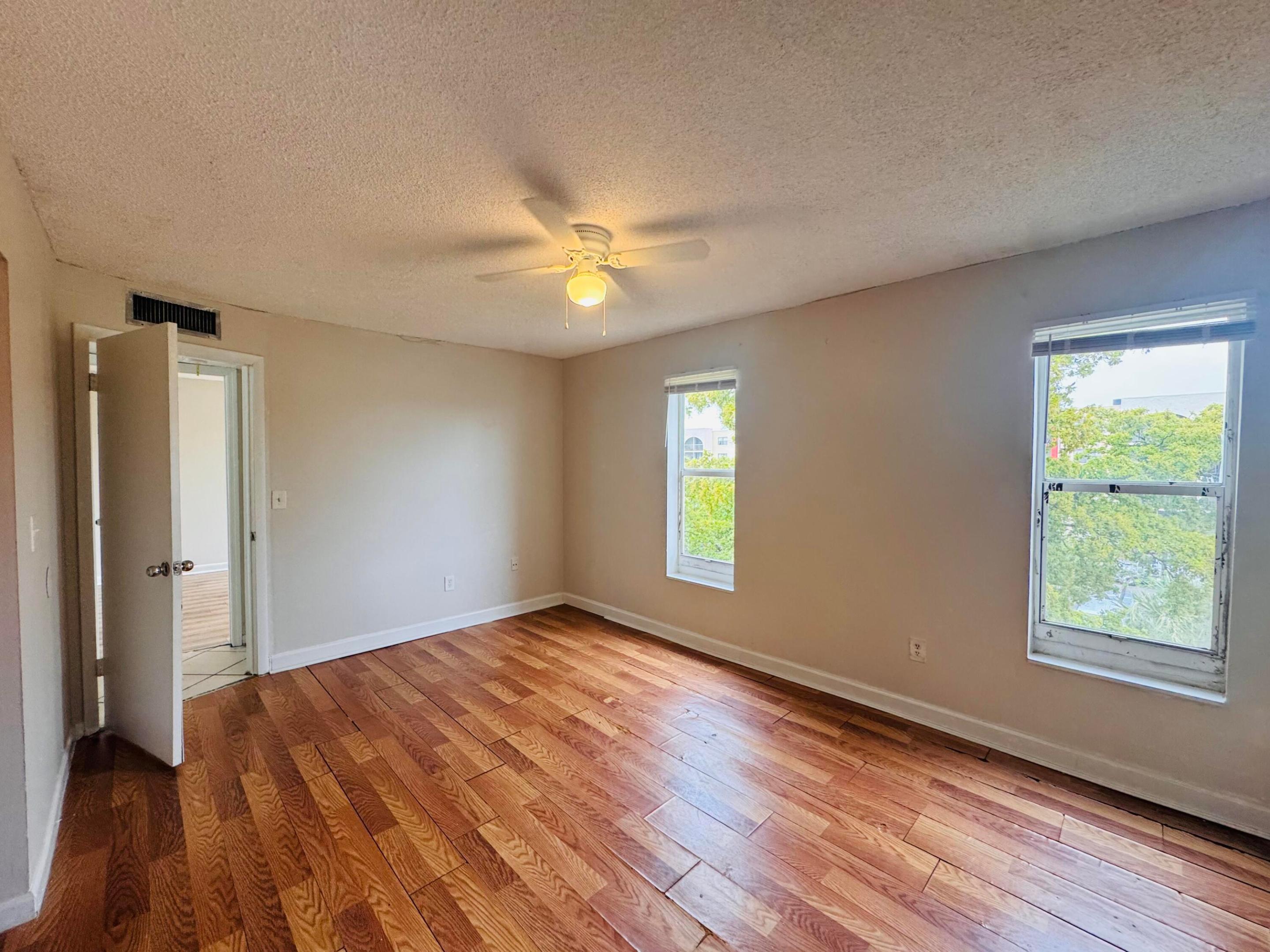 BROOKFIELD SQUARE CONDO - Residential Lease
