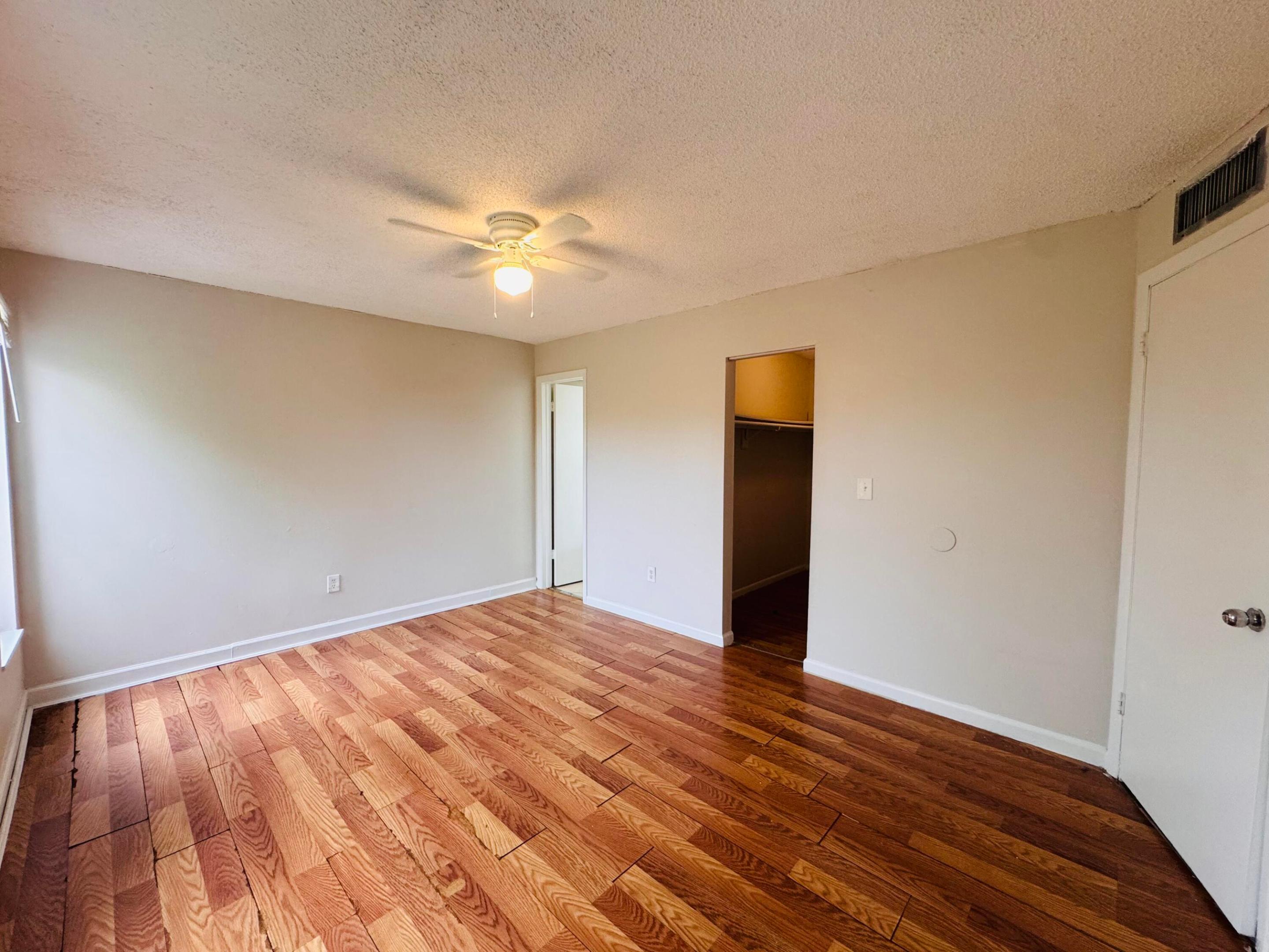 BROOKFIELD SQUARE CONDO - Residential Lease