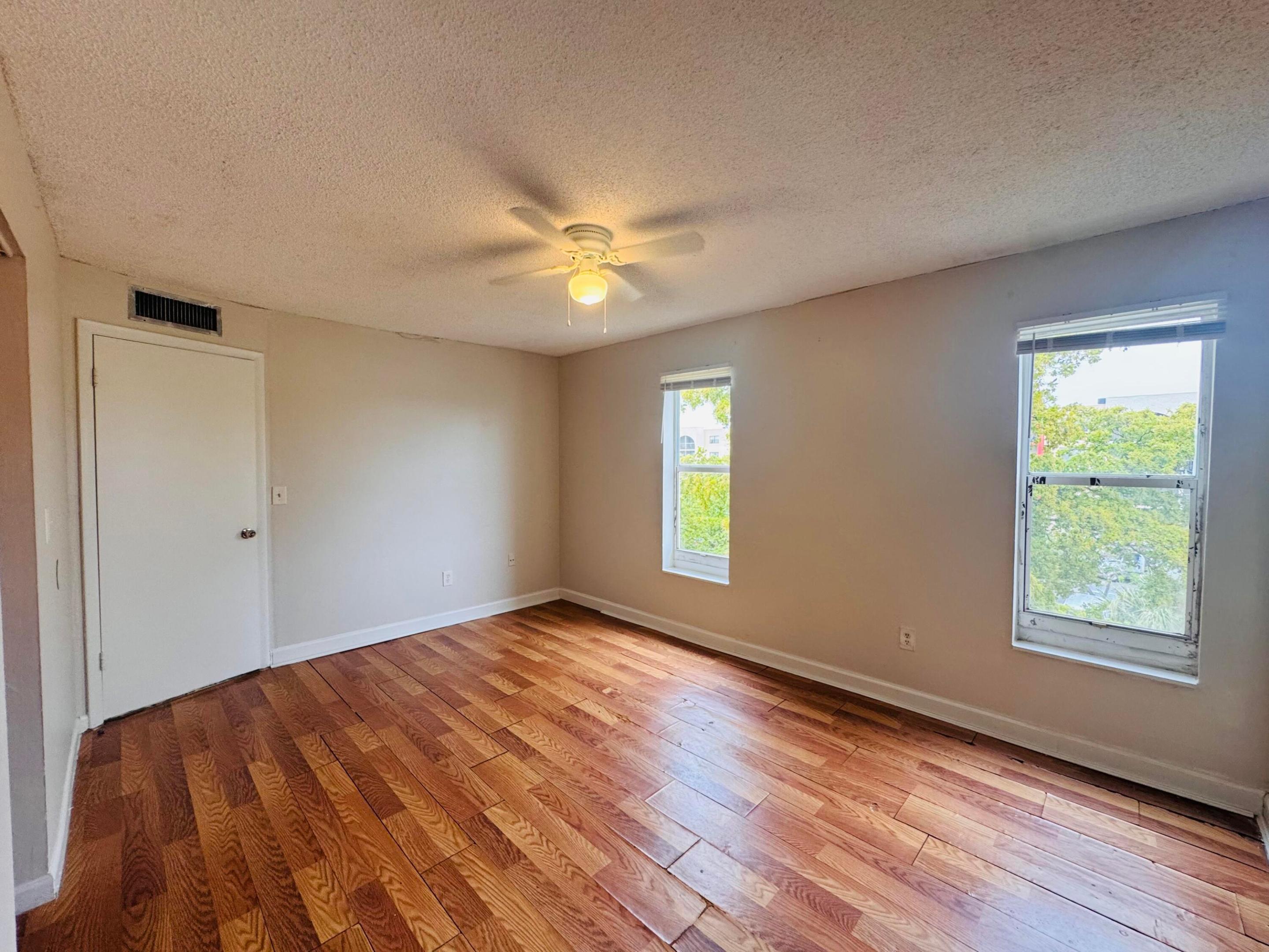 BROOKFIELD SQUARE CONDO - Residential Lease