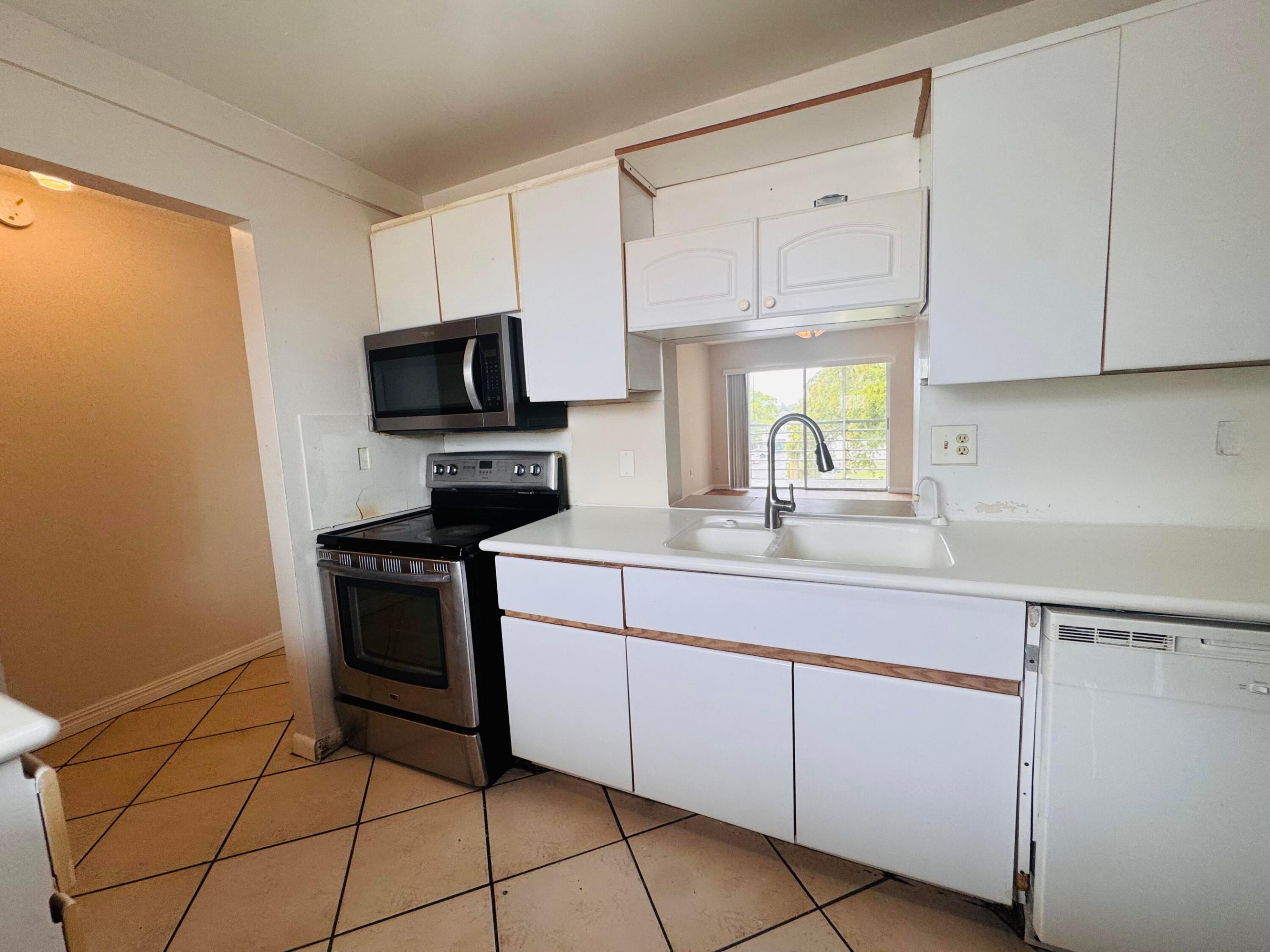 BROOKFIELD SQUARE CONDO - Residential Lease