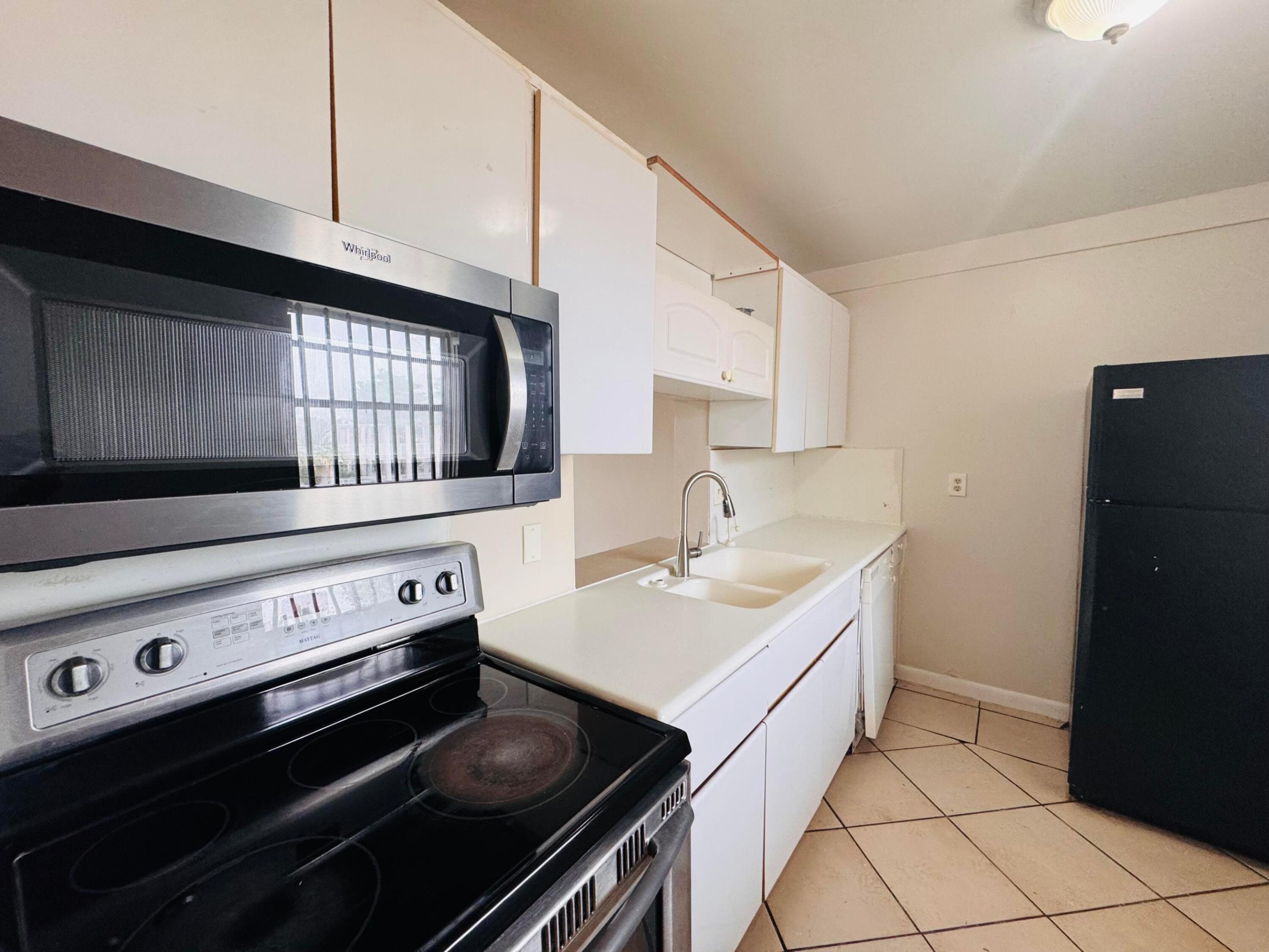 BROOKFIELD SQUARE CONDO - Residential Lease