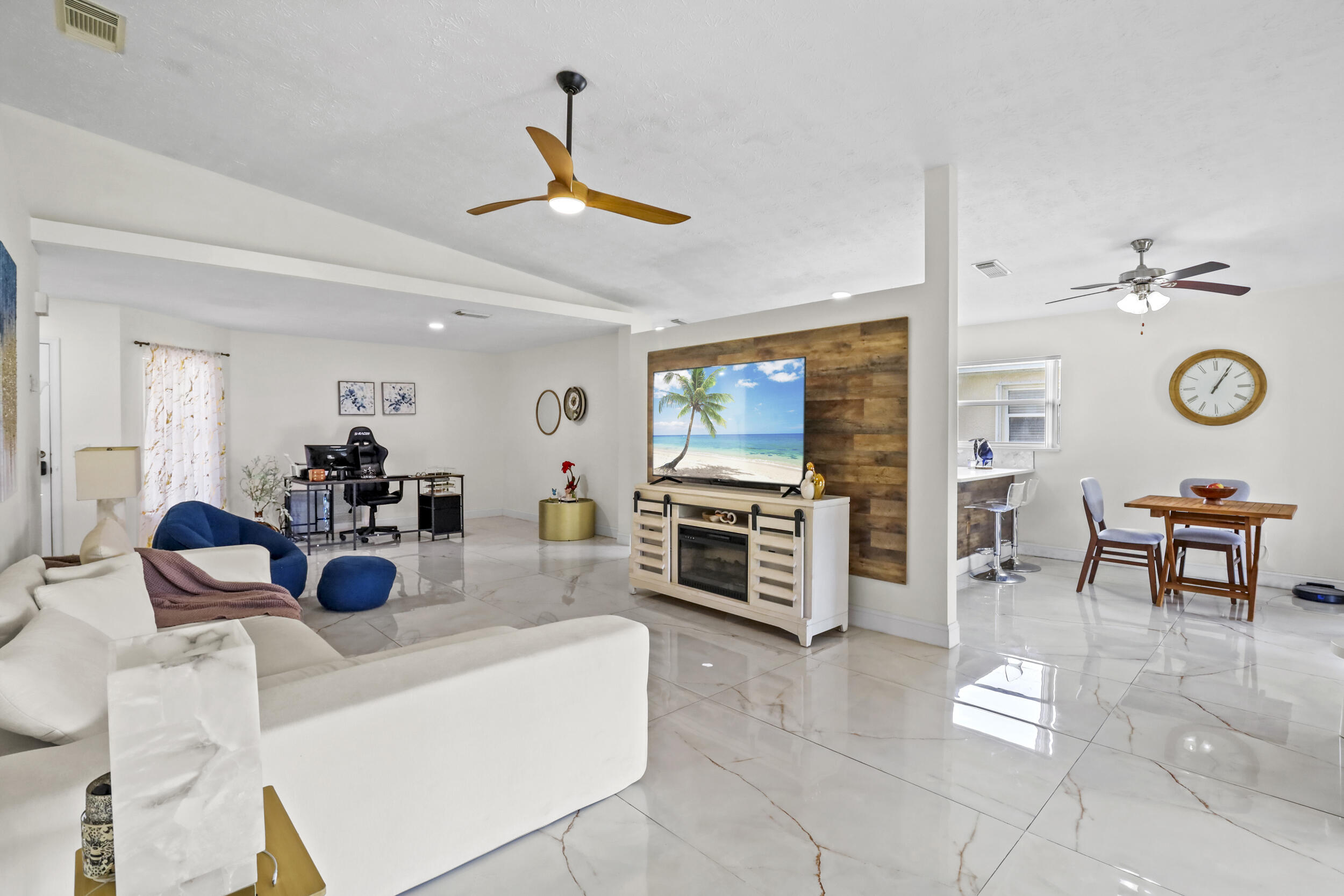 SPANISH LAKES FAIRWAYS NE PHASE - Residential