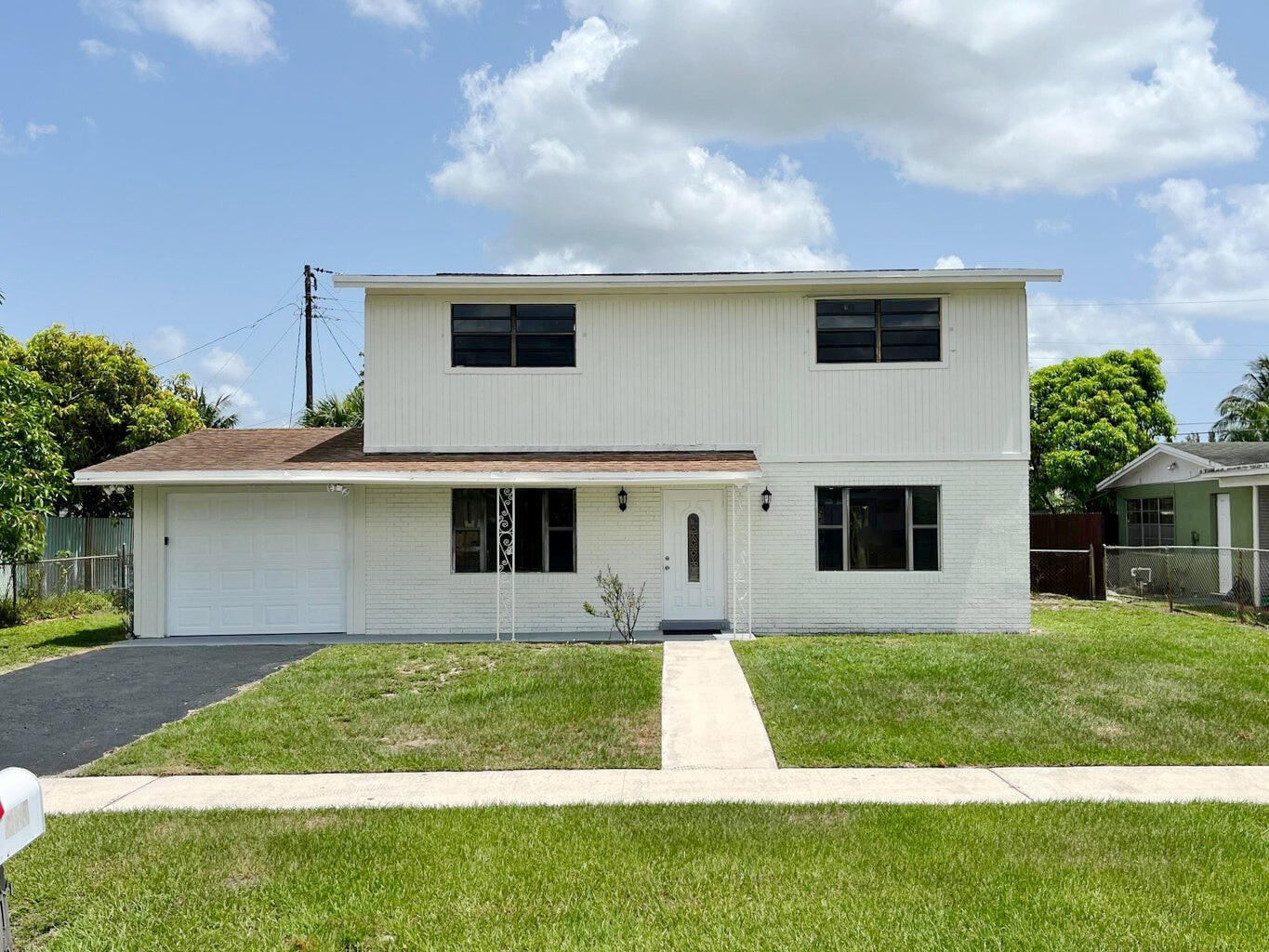 3 bedroom, 2 1/2 bath home with nice backyard.  Needs first floor remodel.  Cash or 203k only.  Property must be listed in MLS system a minimum of 7 calendar days before any offer is accepted.