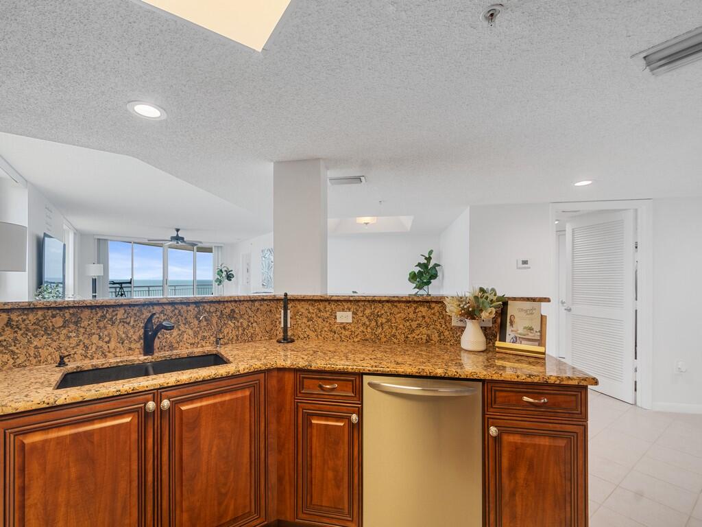 HIBISCUS BY THE SEA CONDOMINIUM - Residential