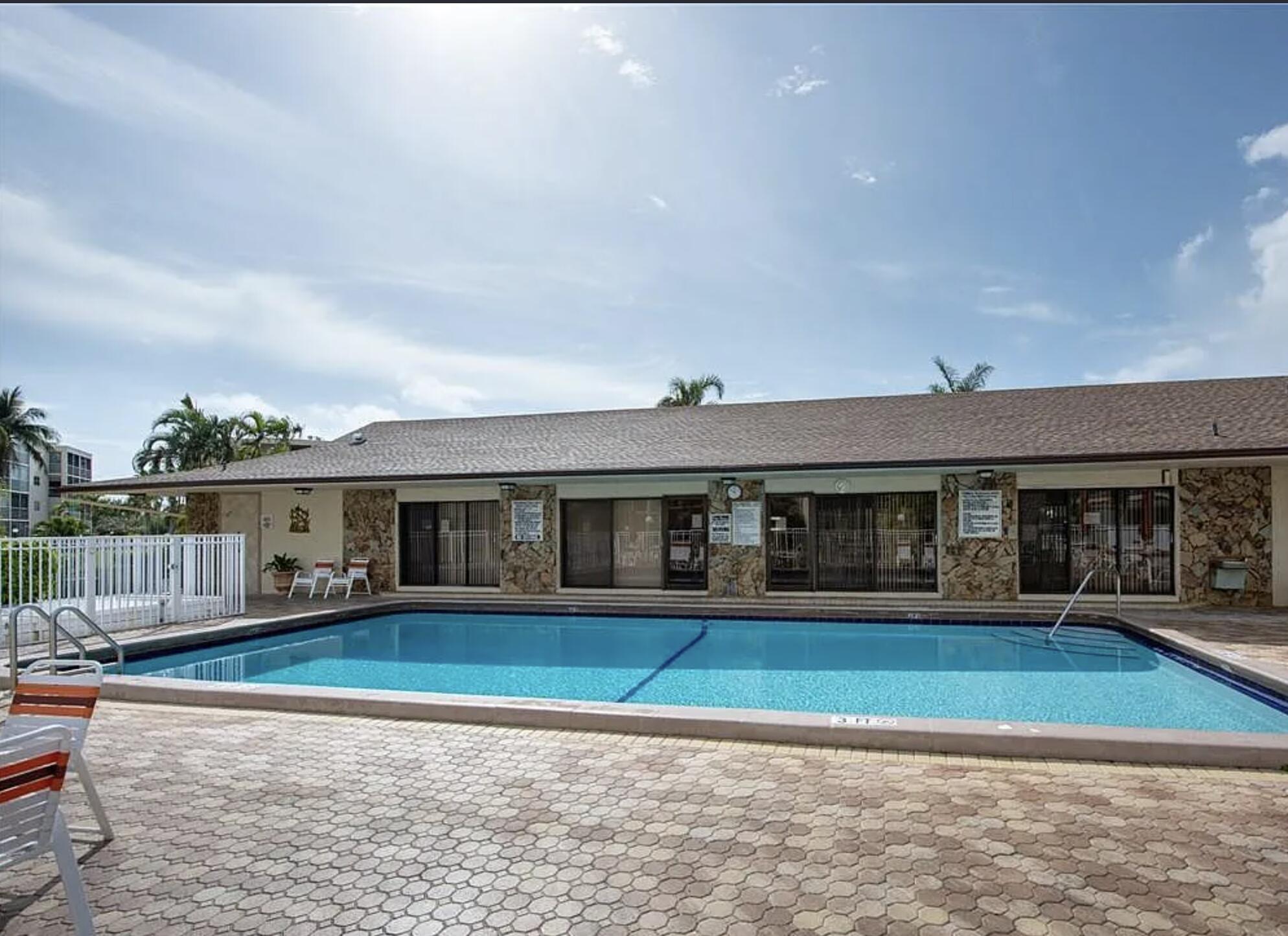 MEADOWBROOK LAKES CONDO - Residential