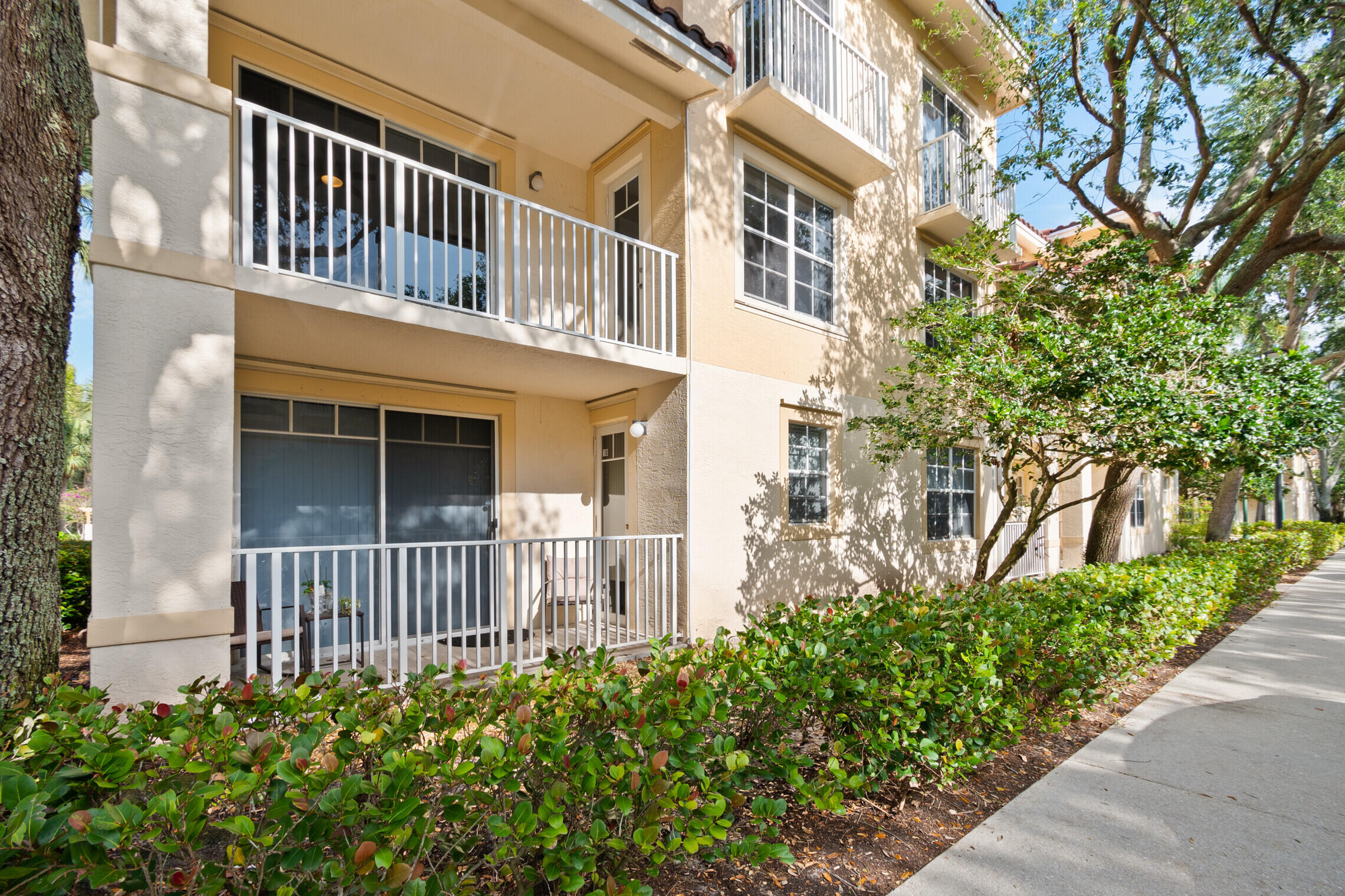 VILLAGE AT ABACOA CONDO - Residential Lease