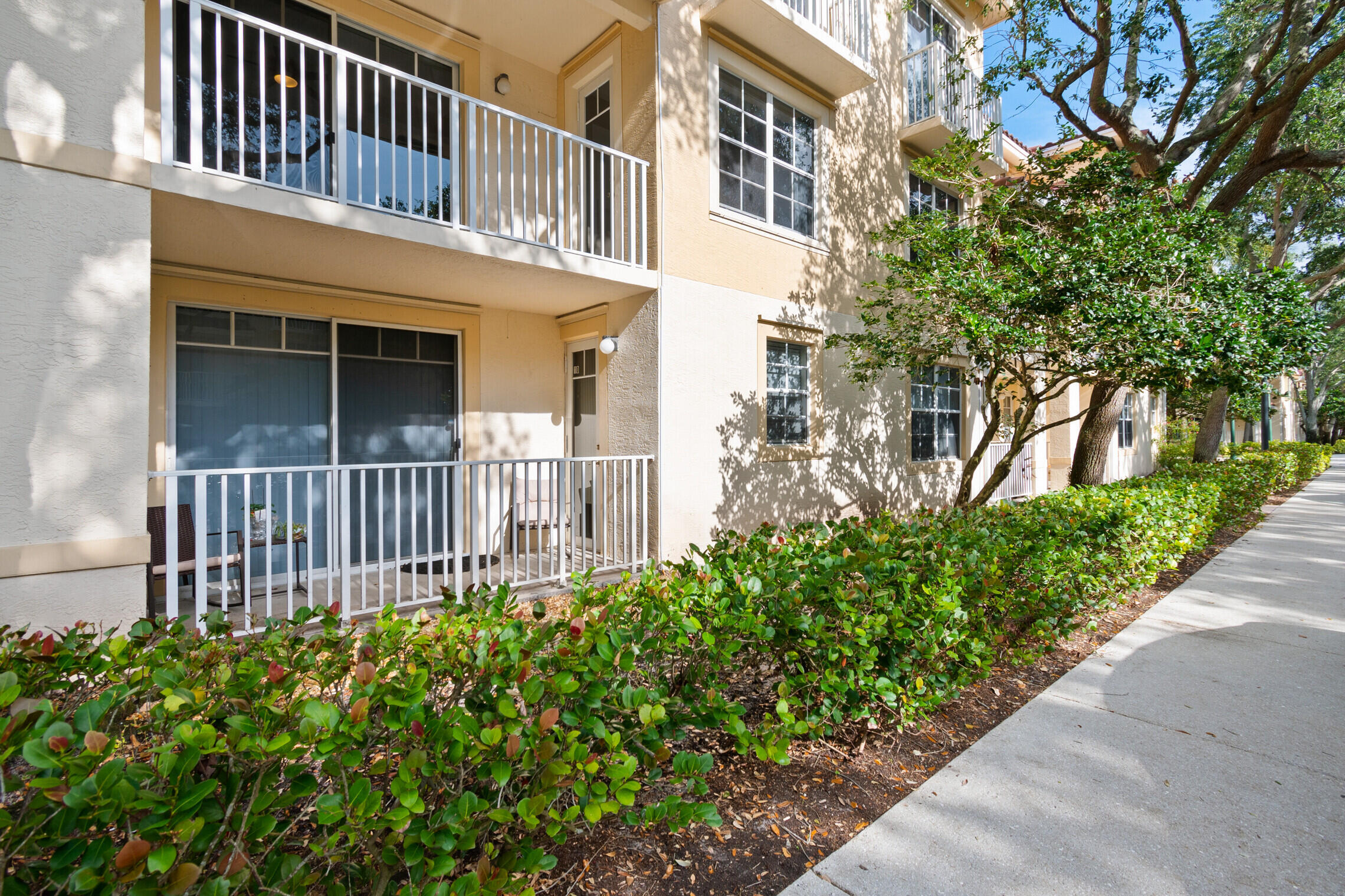 VILLAGE AT ABACOA CONDO - Residential Lease