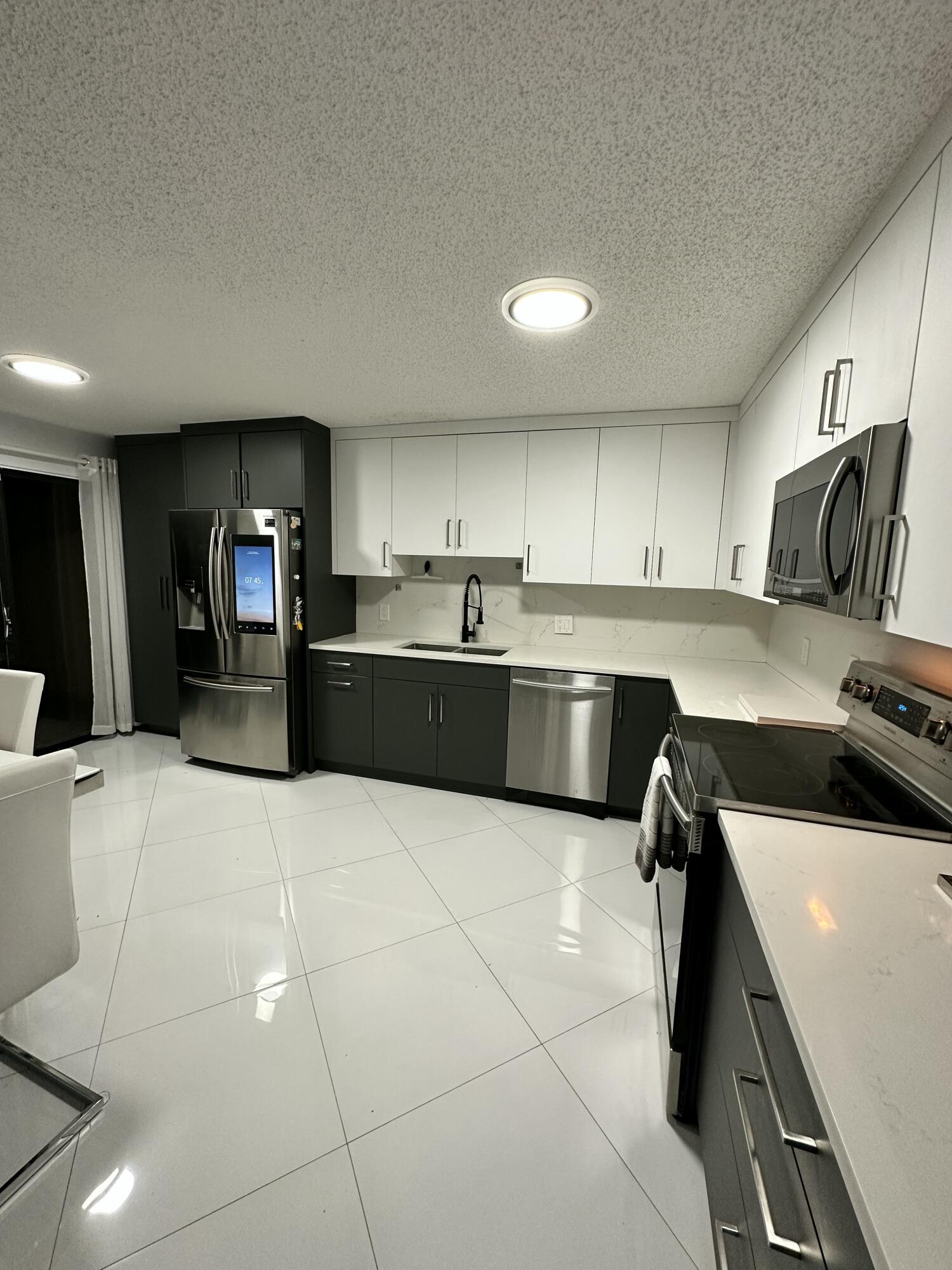 CRYSTAL LAKE 4TH SEC - Residential Lease