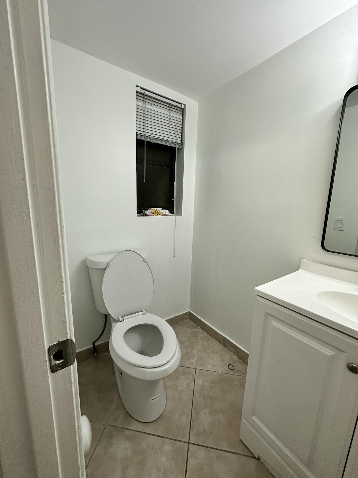 CRYSTAL LAKE 4TH SEC - Residential Lease