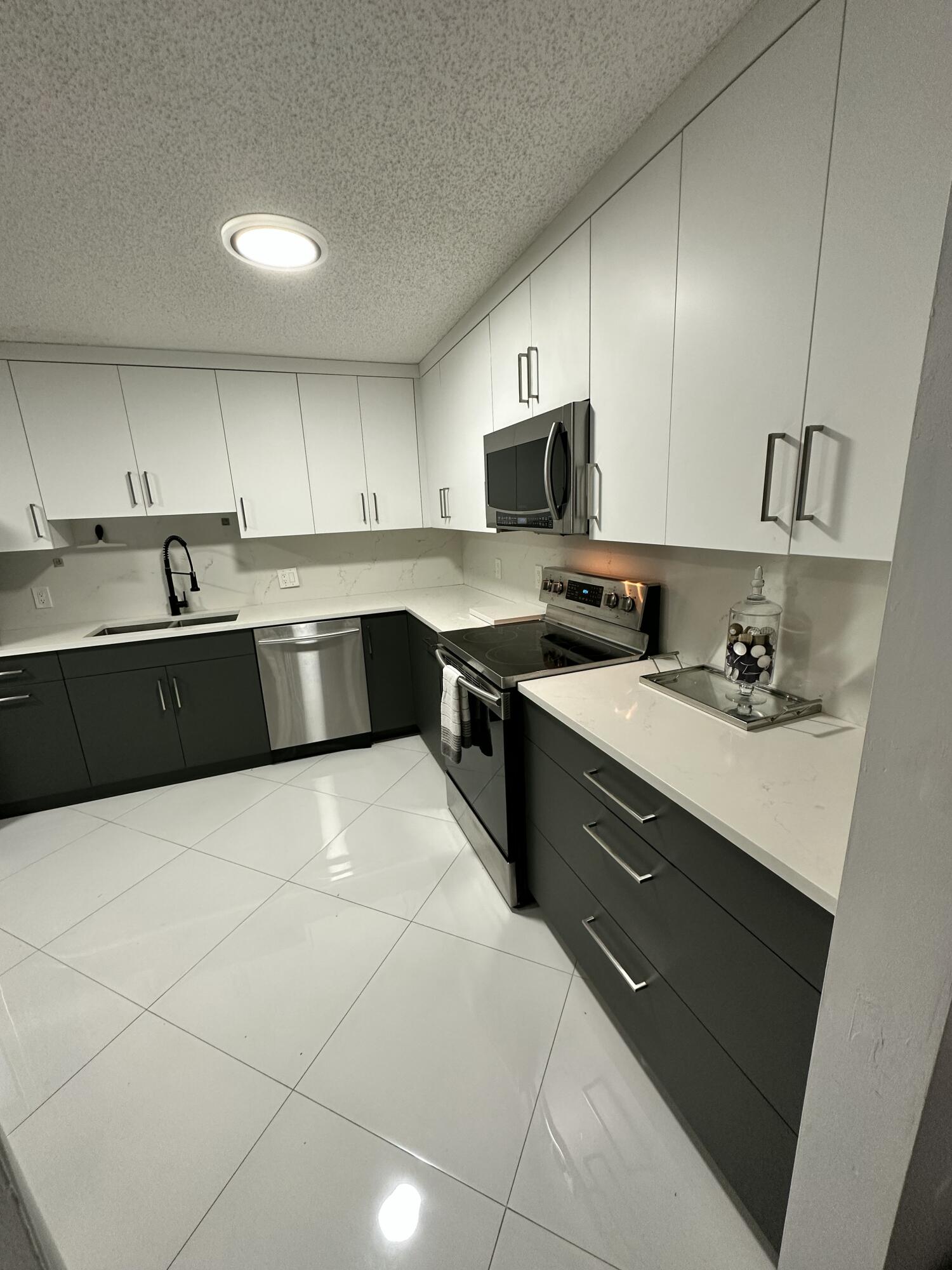 CRYSTAL LAKE 4TH SEC - Residential Lease