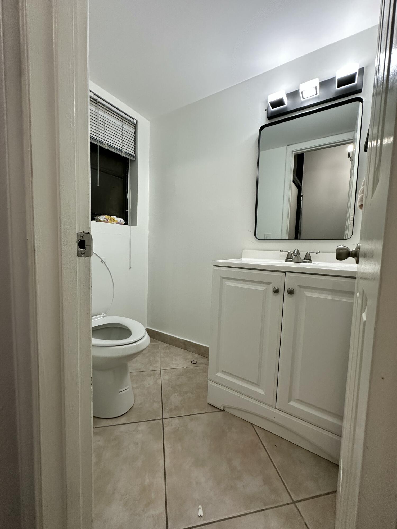 CRYSTAL LAKE 4TH SEC - Residential Lease