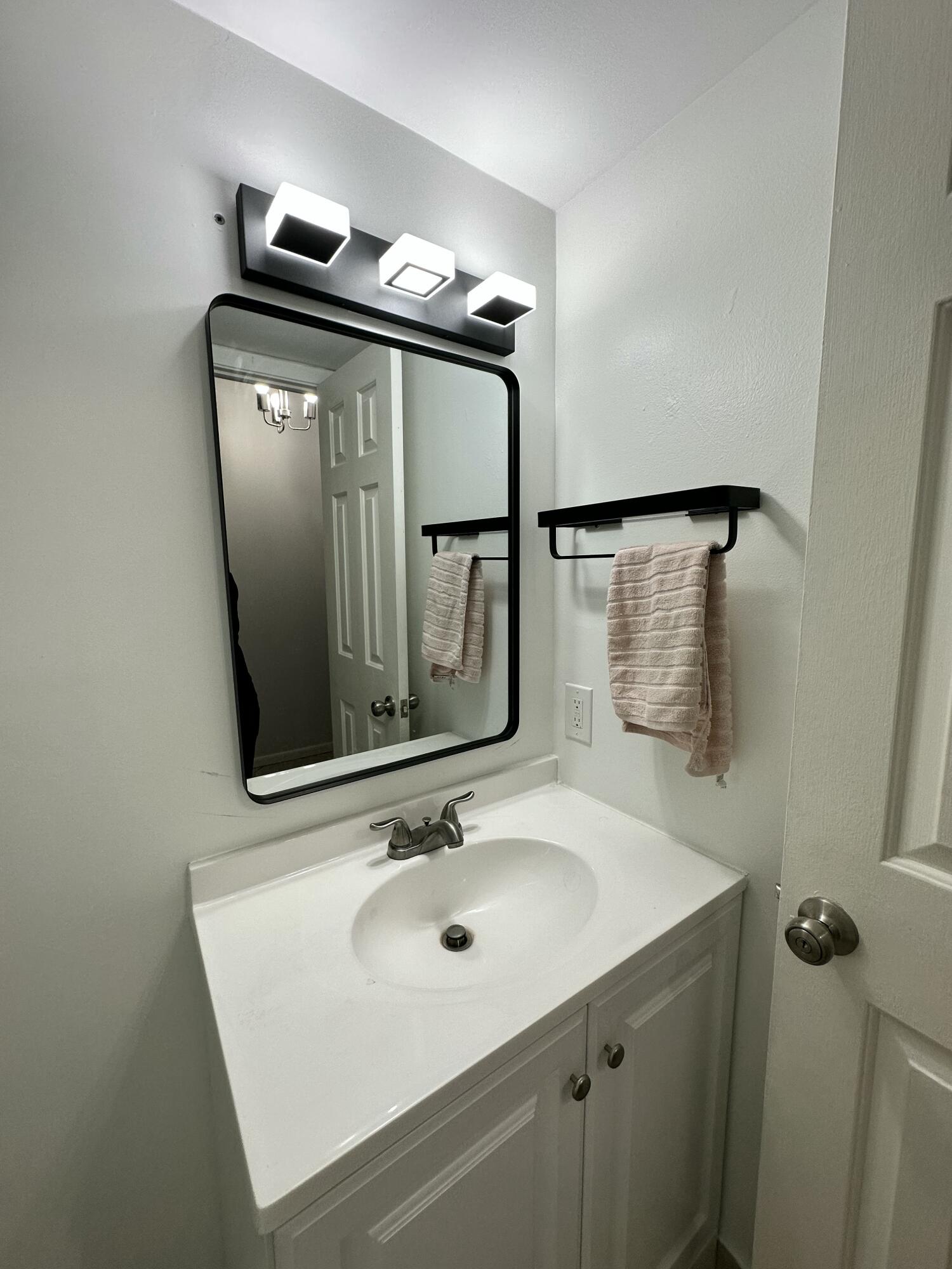 CRYSTAL LAKE 4TH SEC - Residential Lease