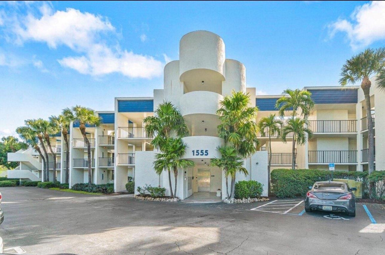LINTON WOODS CONDO - Residential Lease
