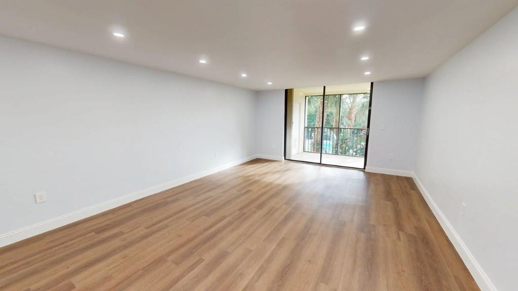 LINTON WOODS CONDO - Residential Lease