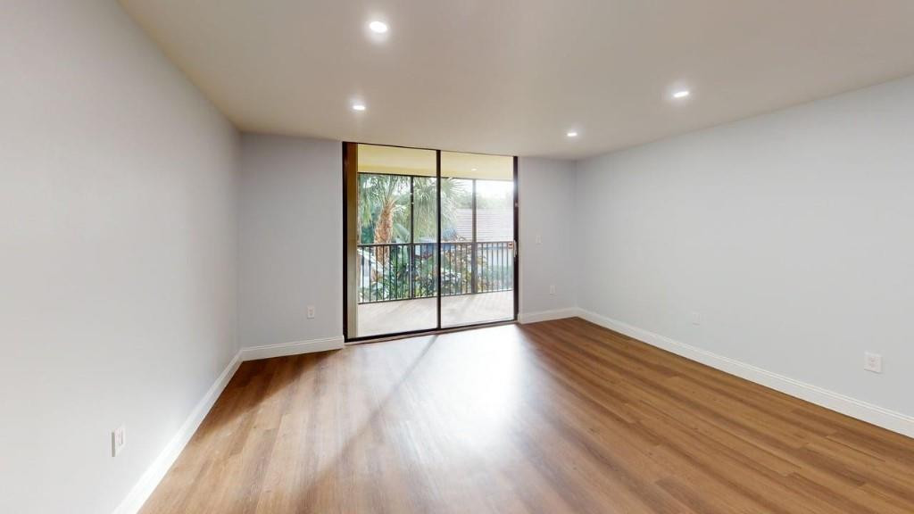 LINTON WOODS CONDO - Residential Lease