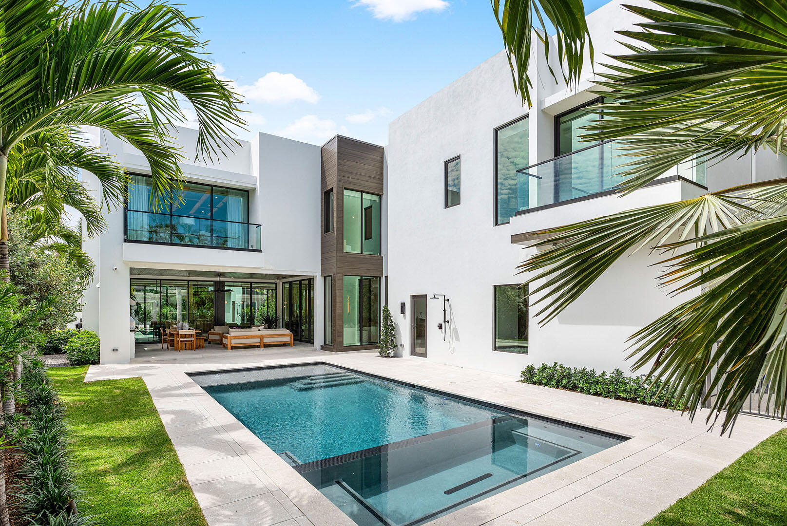 ROYAL PALM YACHT & COUNTRY CLUB - Residential