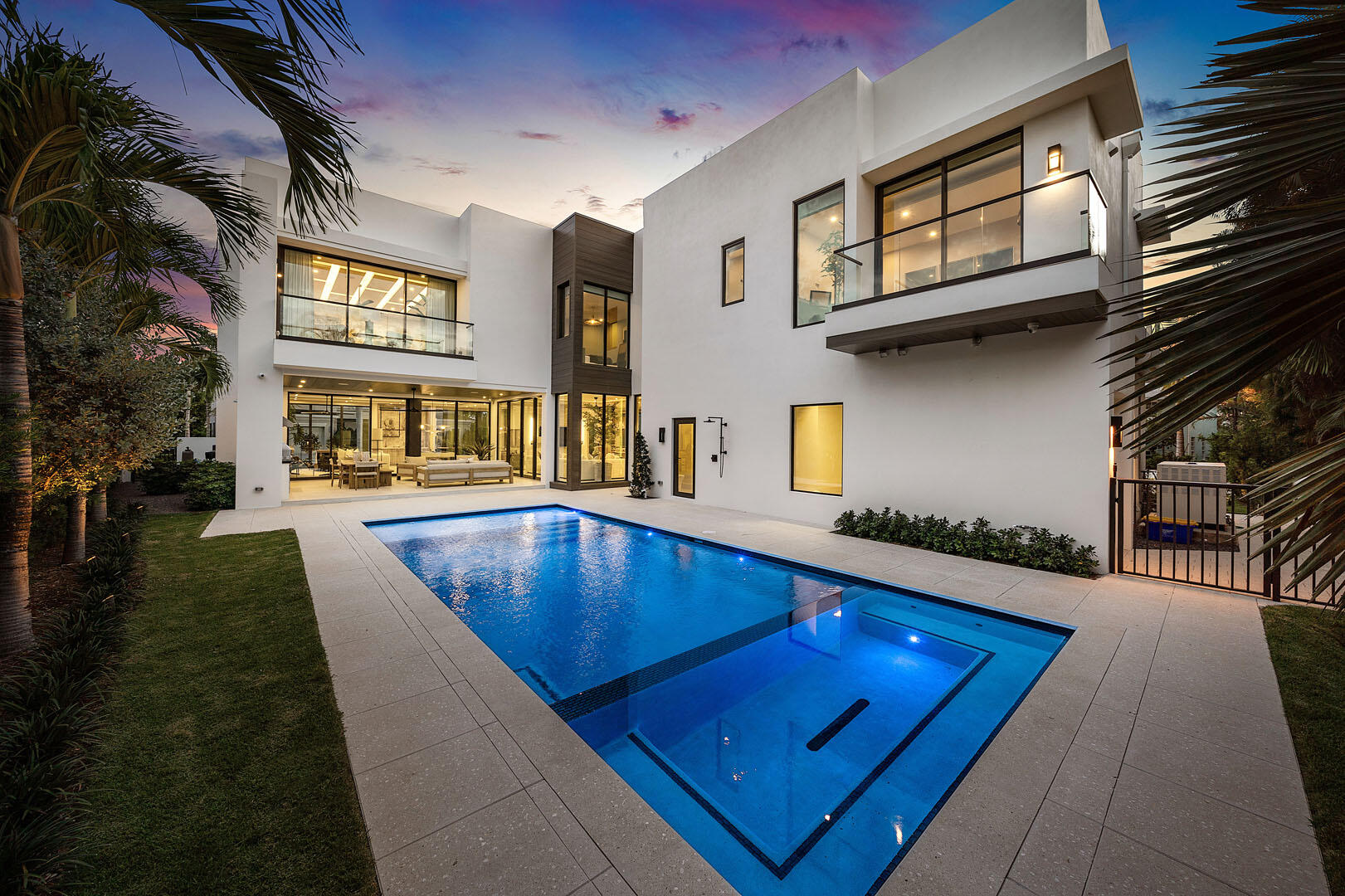 ROYAL PALM YACHT & COUNTRY CLUB - Residential