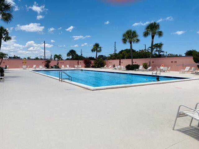 COLONNADES CONDOMINIUM NO 11 - Residential