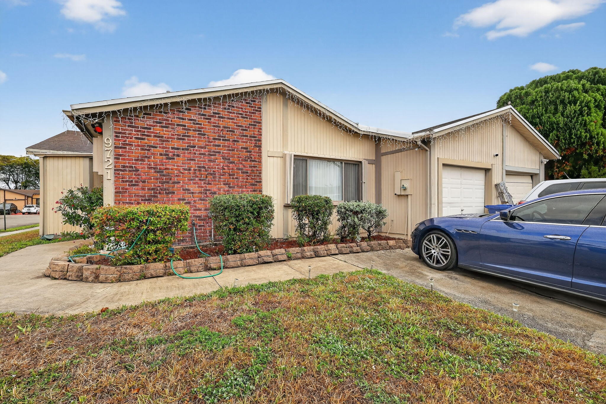 Great opportunity for investors or owner-occupants to own this spacious 3-bedroom, 2-bath home with a 1-car garage. Featuring tile flooring in the living areas and laminate flooring in the bedrooms, this home offers an open and bright feel throughout. Ceiling fans are located in the bedrooms for added convenience. The spacious kitchen includes a separate dining area—perfect for everyday meals or entertaining guests. This home needs your TLC to add your personal touch and make it your own. Located in a desirable all-ages community that is pet-friendly, this property also has no rental restrictions, making it an excellent income-producing option. Community amenities include a pool, picnic area, and basketball courts for outdoor enjoyment. Don't miss out—this one won't last!