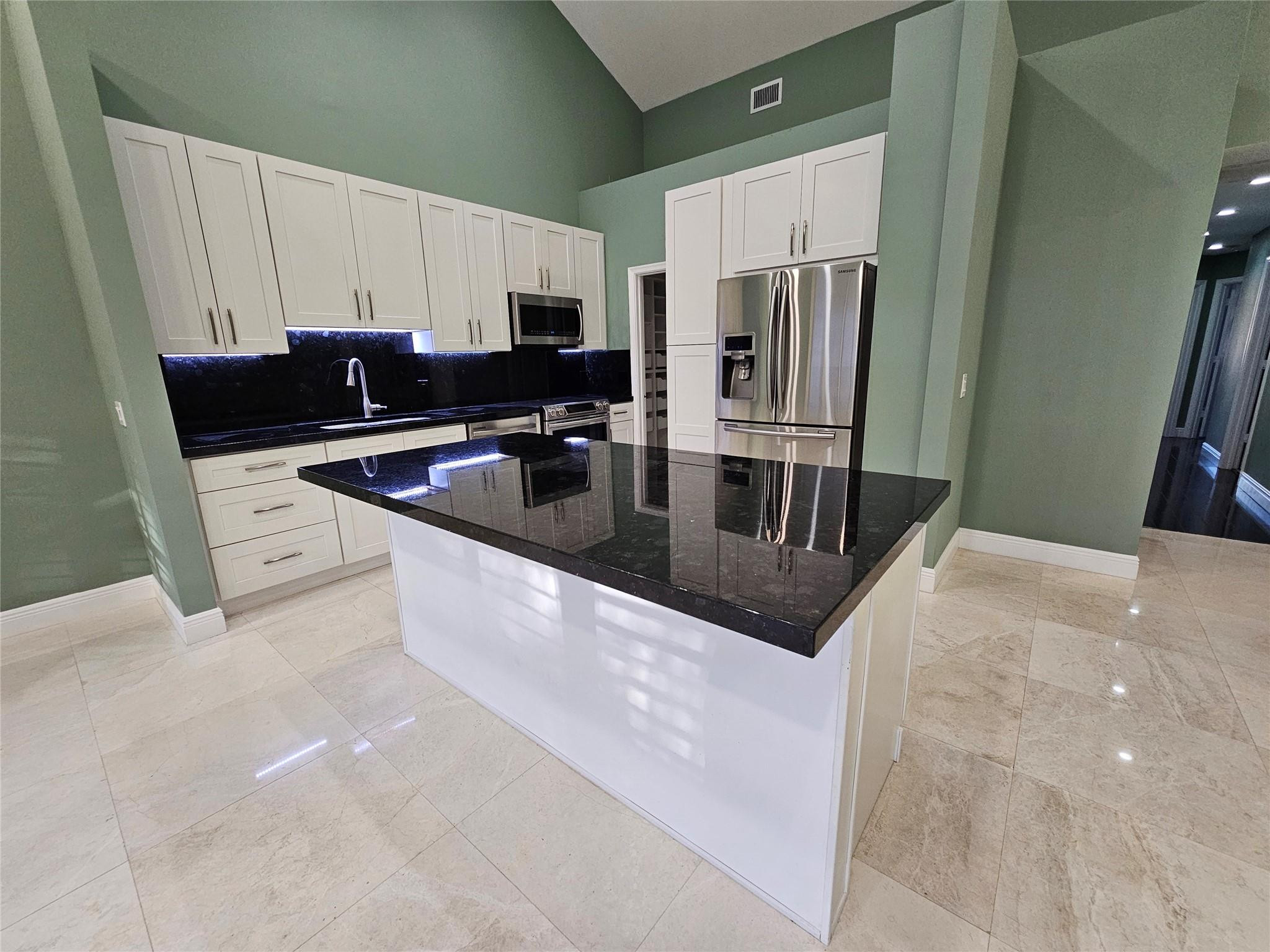 COACH HOUSES OF TOWN PLACE II CONDO - Residential Lease