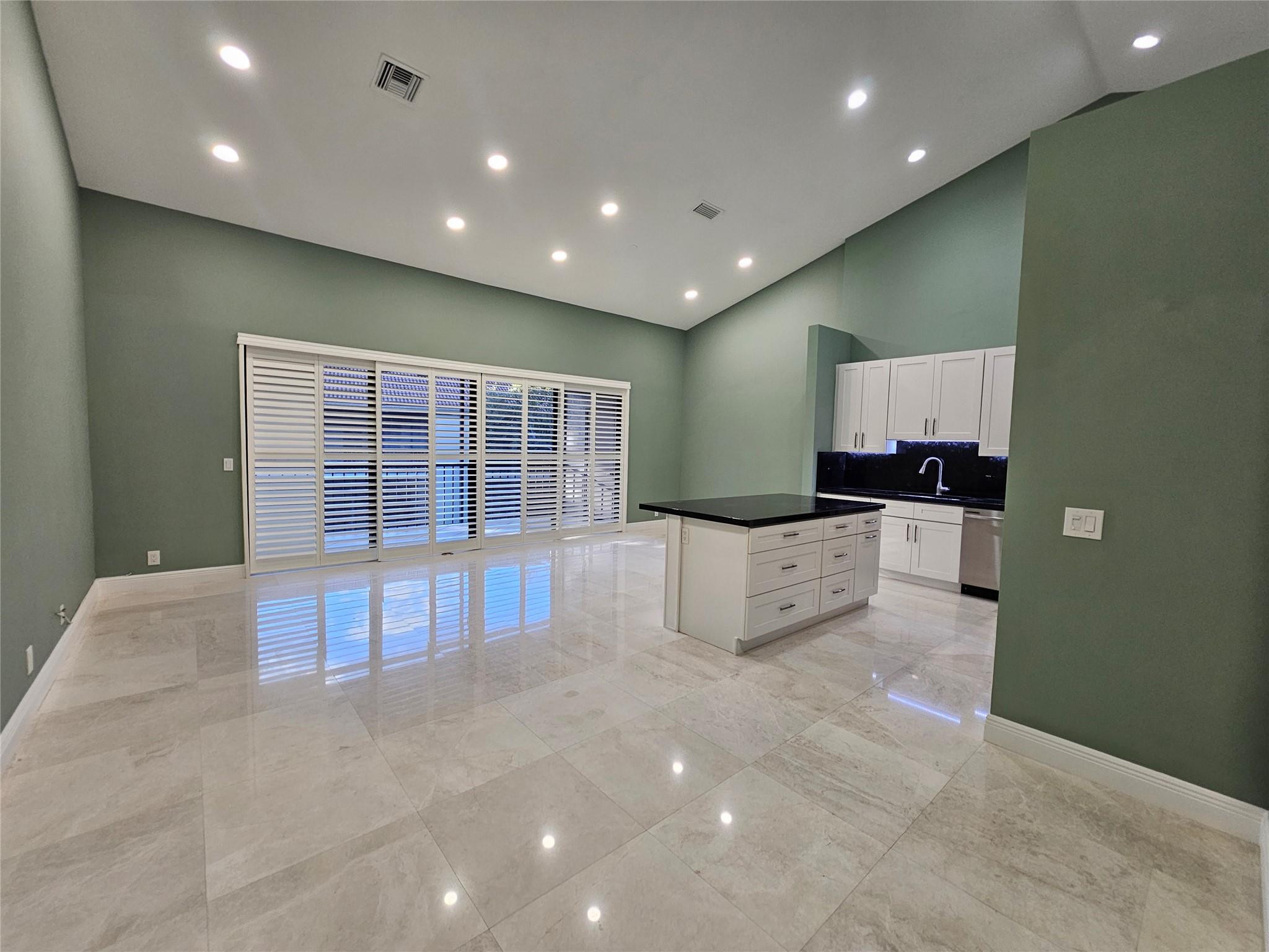 COACH HOUSES OF TOWN PLACE II CONDO - Residential Lease