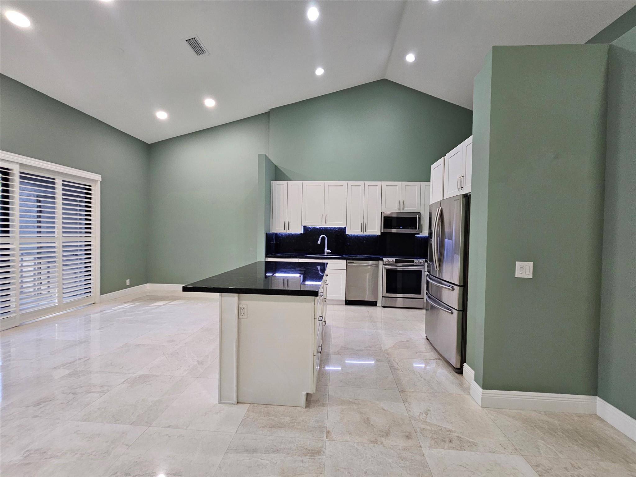 COACH HOUSES OF TOWN PLACE II CONDO - Residential Lease