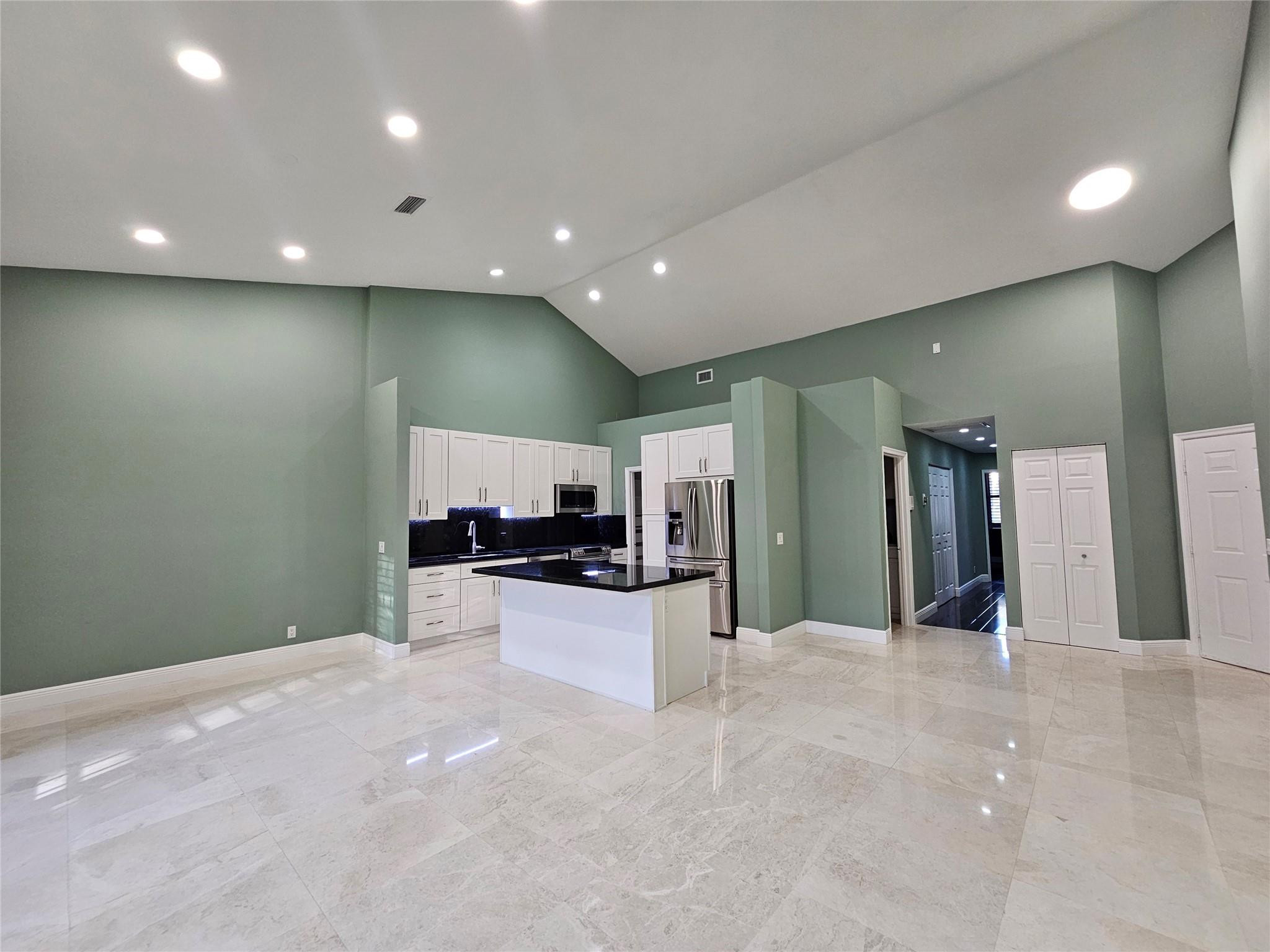 COACH HOUSES OF TOWN PLACE II CONDO - Residential Lease