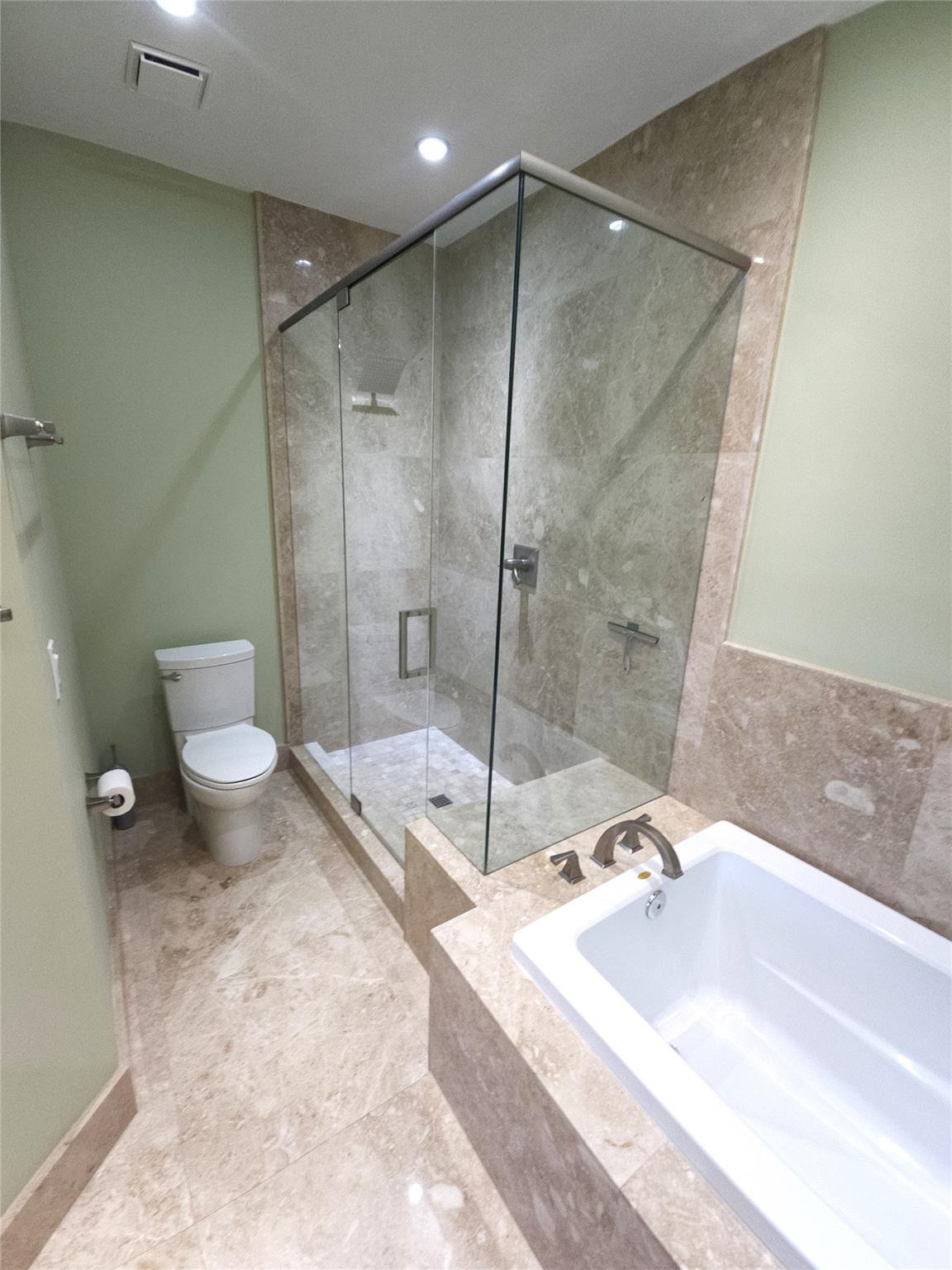 COACH HOUSES OF TOWN PLACE II CONDO - Residential Lease