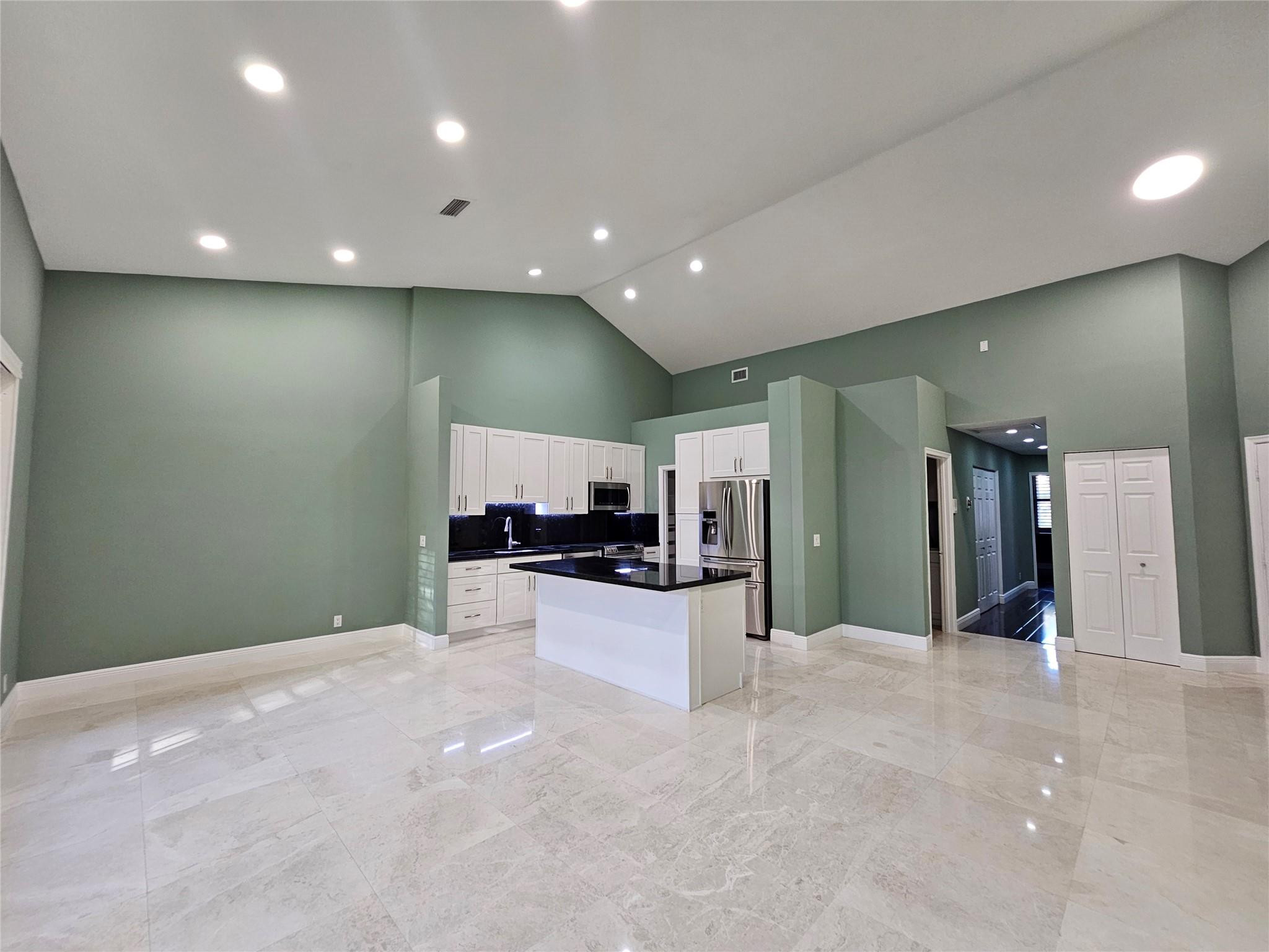 COACH HOUSES OF TOWN PLACE II CONDO - Residential Lease