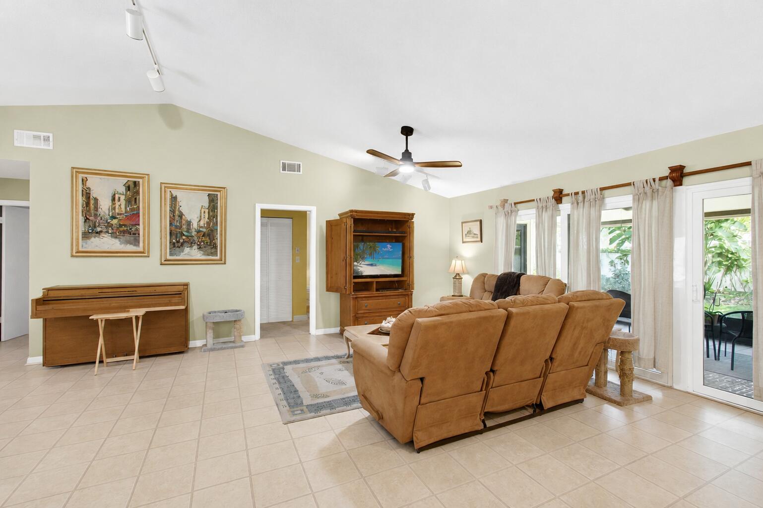CEDARWOOD VILLAS - Residential