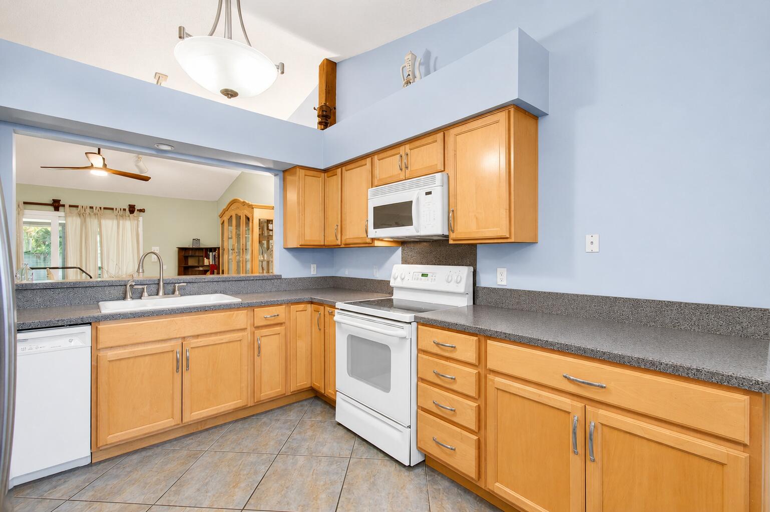 CEDARWOOD VILLAS - Residential