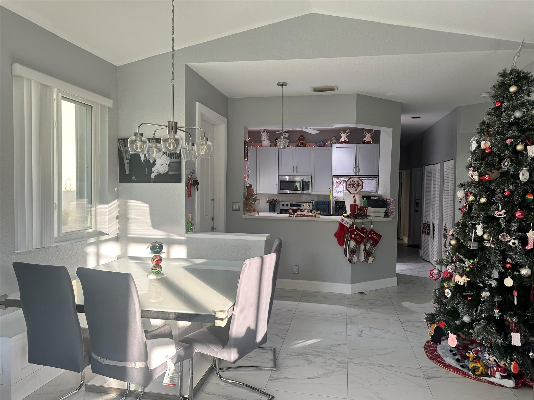 HOLLYWOOD LAKES COUNTRY CLUB AND - Residential