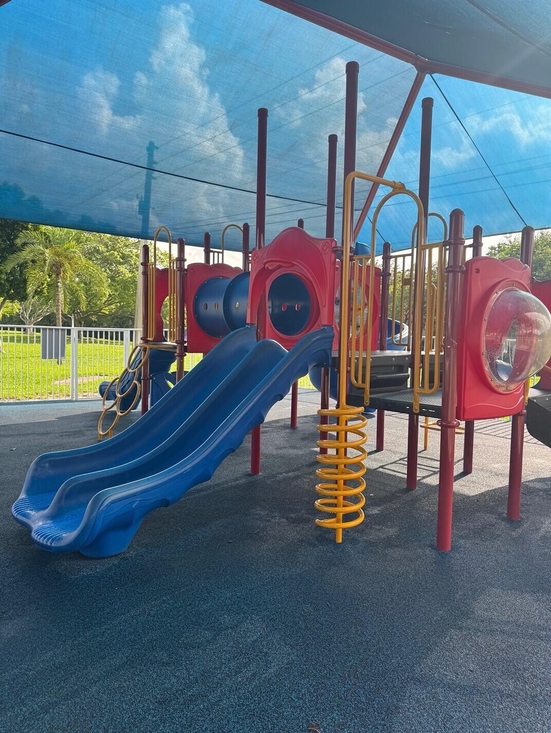 HOLLYWOOD LAKES COUNTRY CLUB AND - Residential