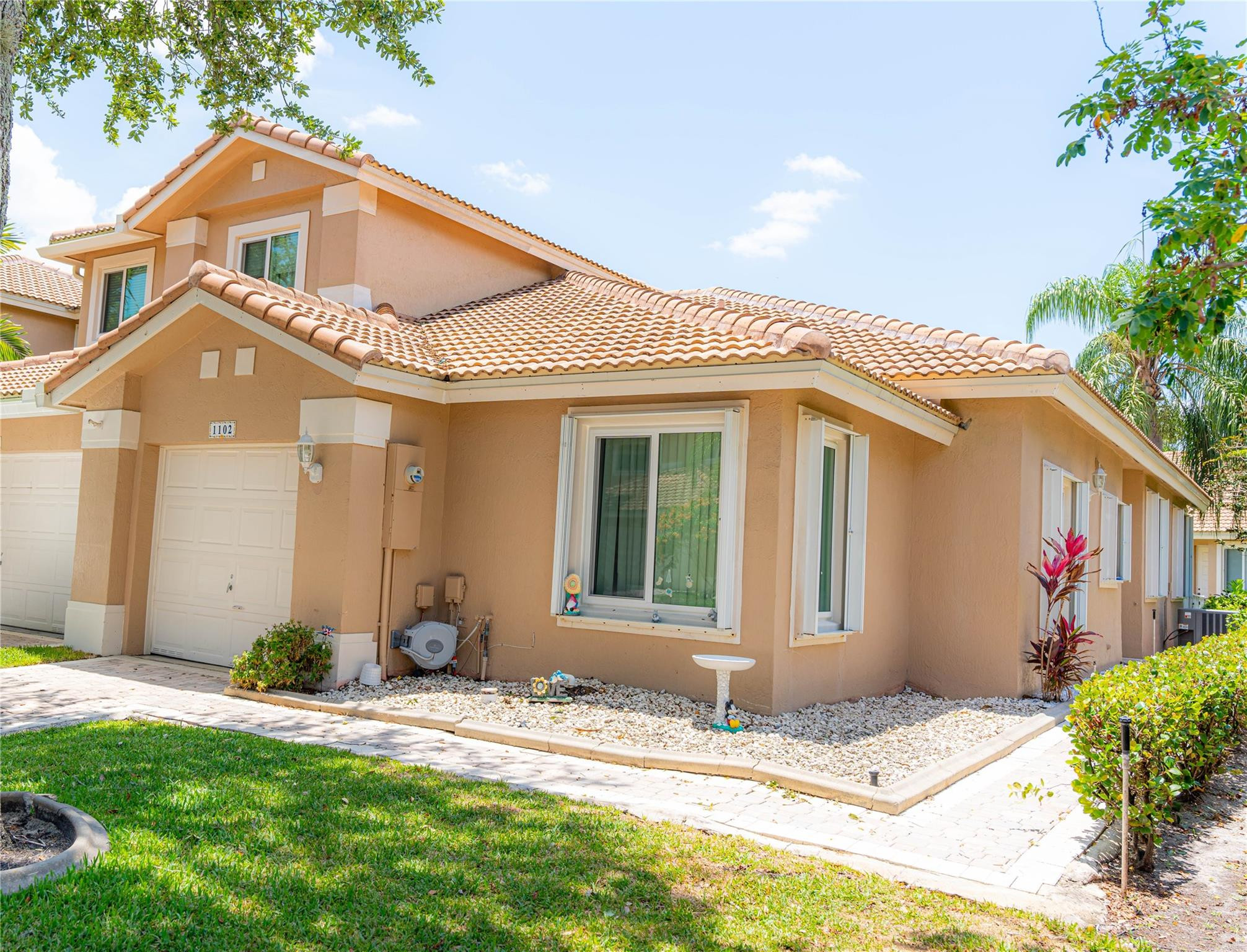 HOLLYWOOD LAKES COUNTRY CLUB AND - Residential