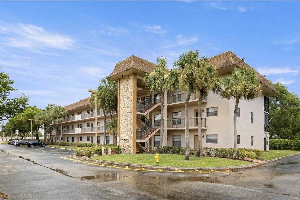 LAKES OF CARRIAGE HILLS - Residential