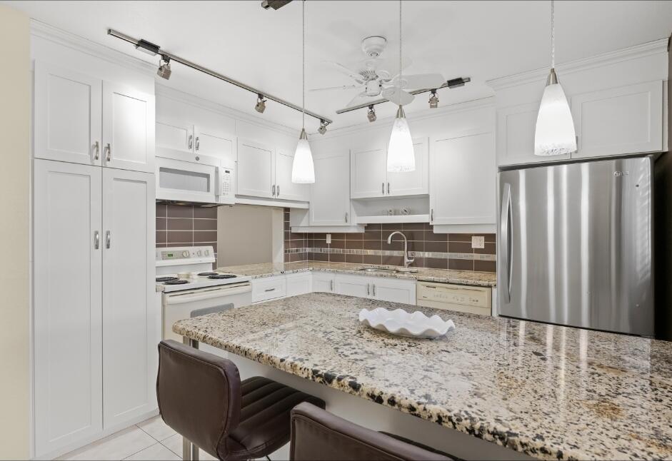 LAKES OF CARRIAGE HILLS - Residential